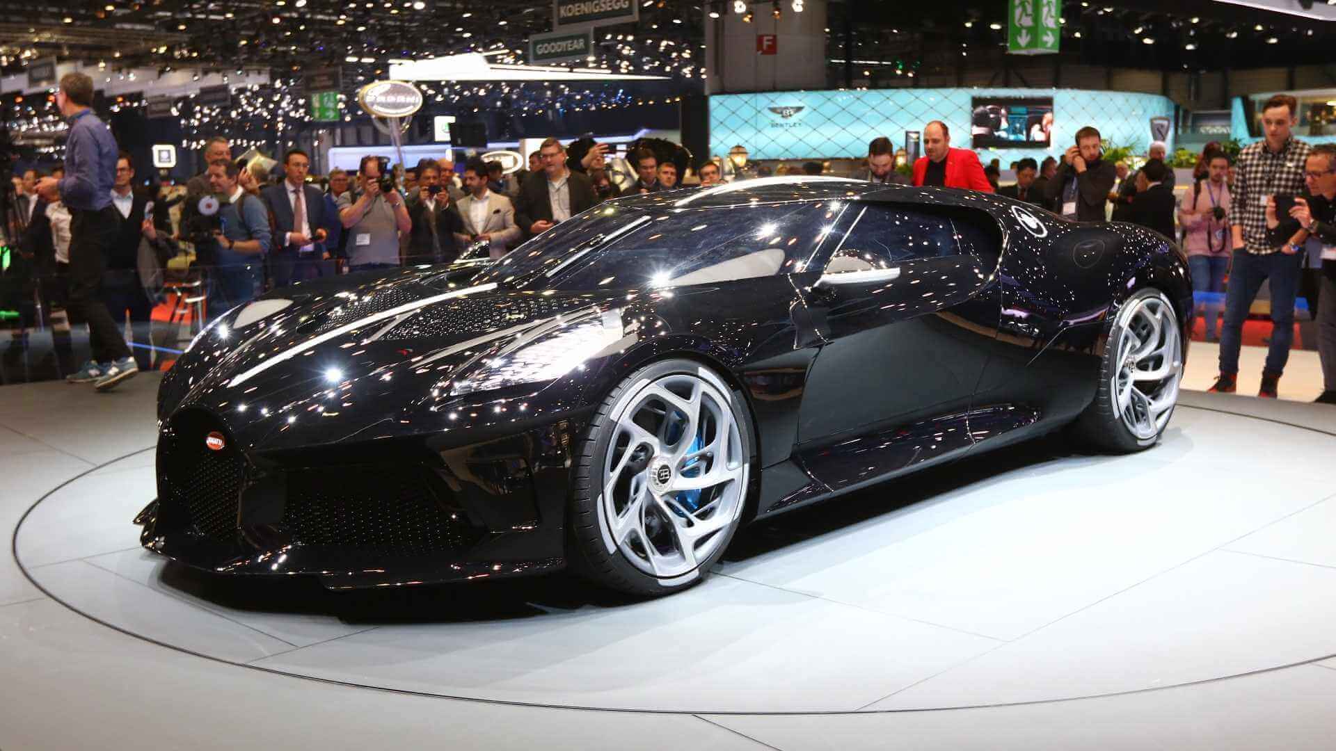 Bugatti la noire цена. Бугатти Ноир. Бугатти ла вуатюр Нуар. Bugatti Женева 2019. Бугатти войтуре Нойре.