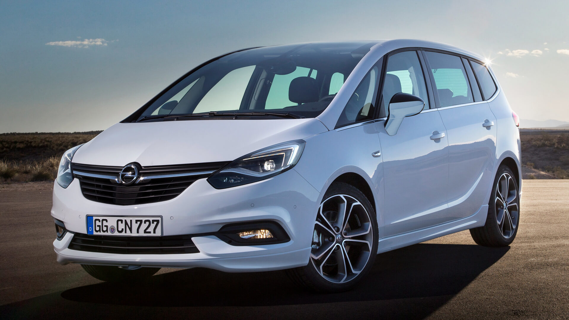 Opel Zafira: Generations, Engines and Seating