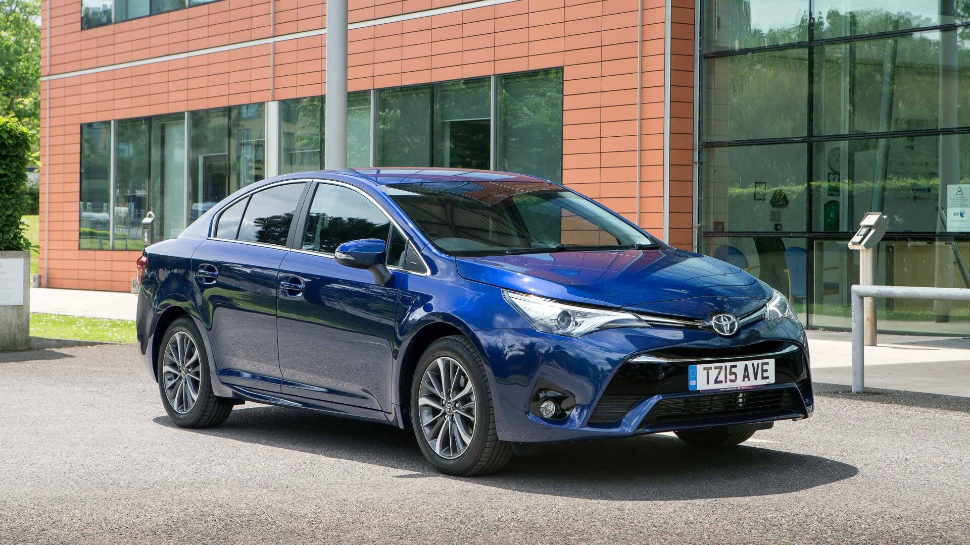 Toyota Avensis — Generations, Specs and History