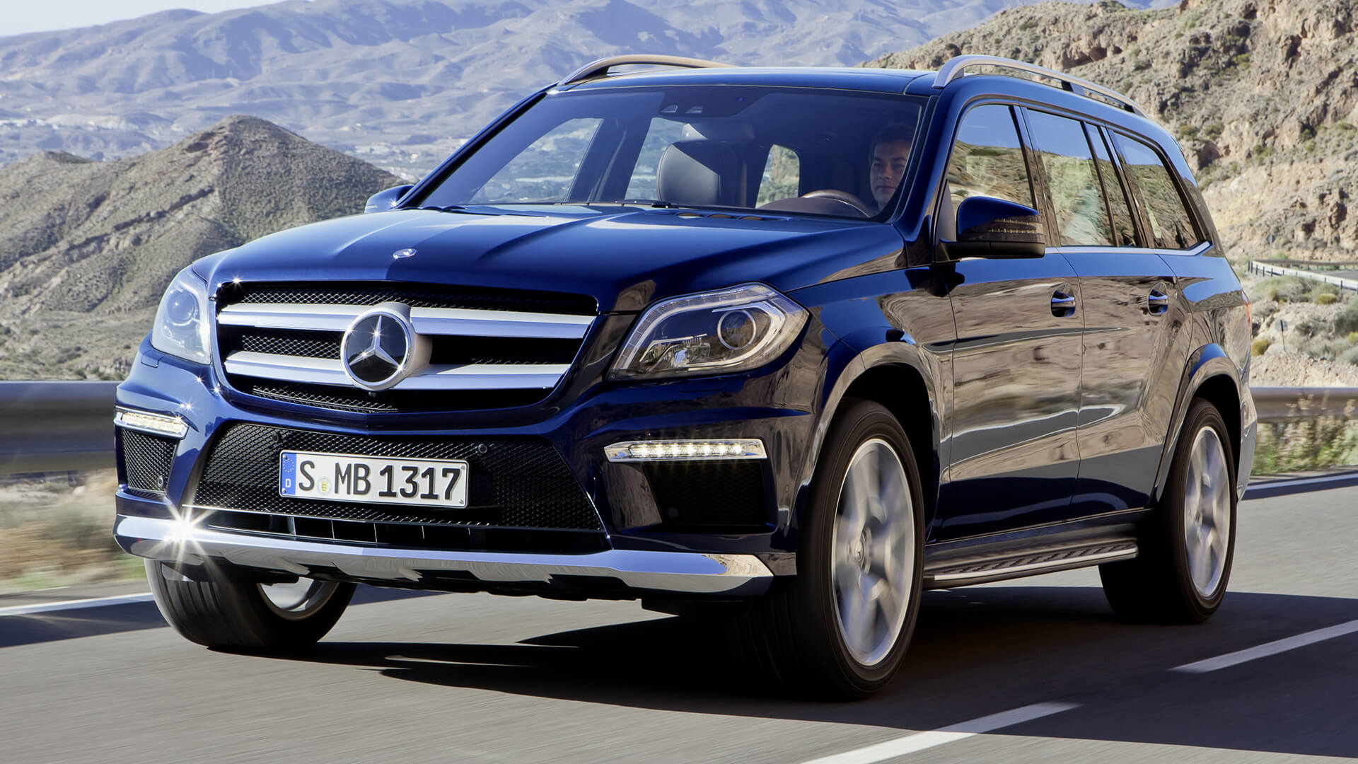 Mercedes-Benz GL-Class — Generations, Specs and History