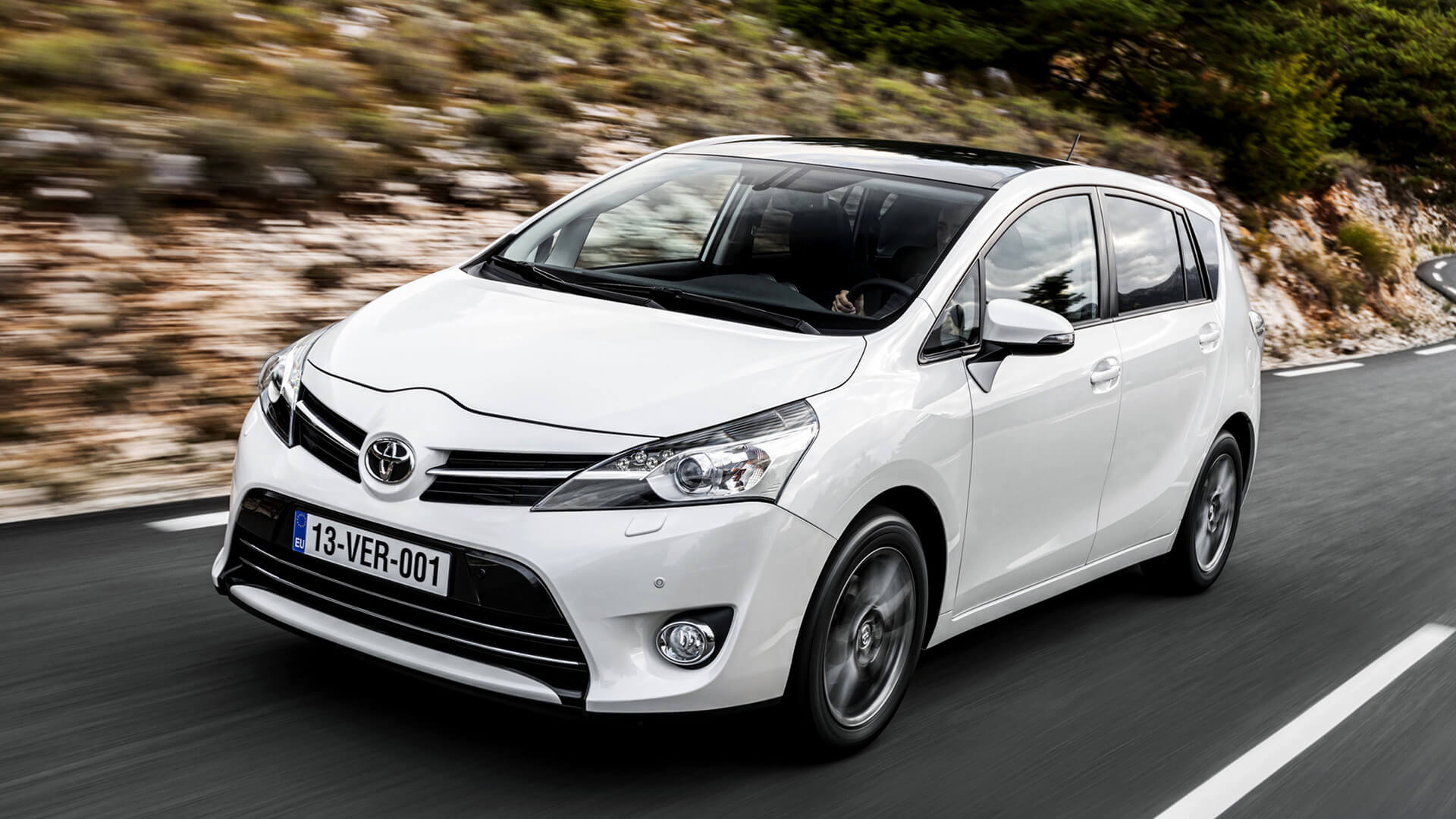 Toyota Verso — the Compact Seven-Seat Toyota MPV