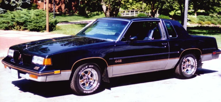 442 V