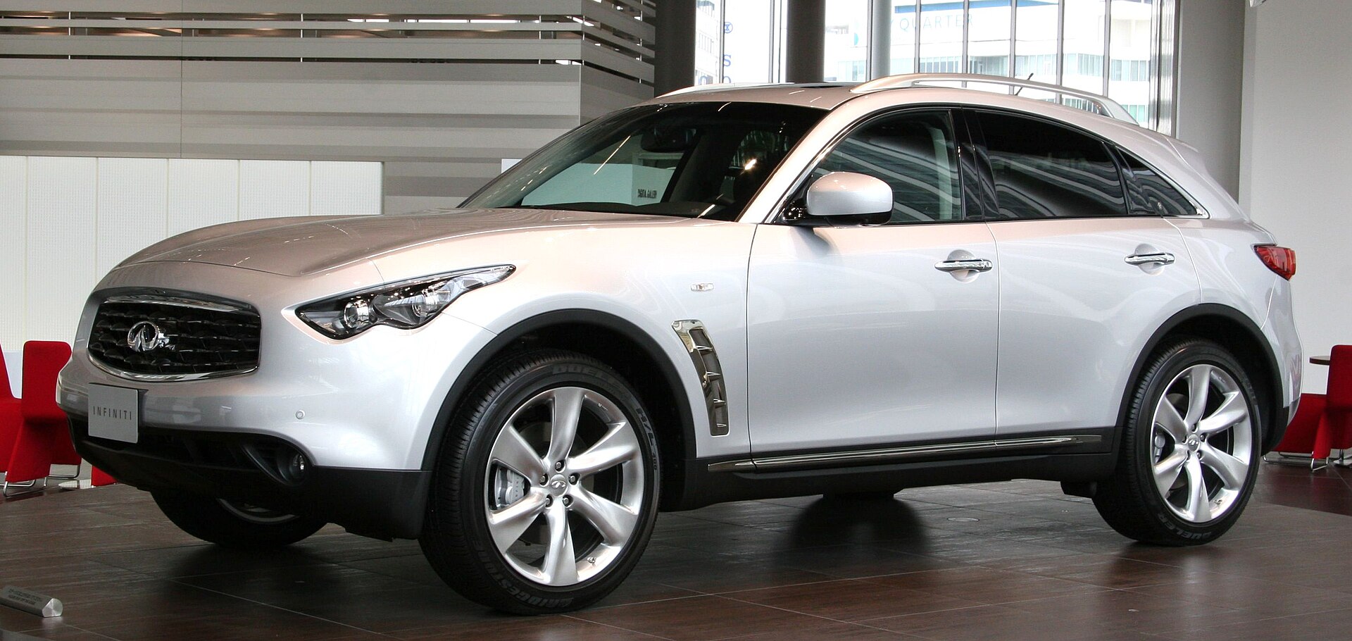 Photo: TTTNIS / Wikimedia Commons, Public domain Infiniti FX 50S