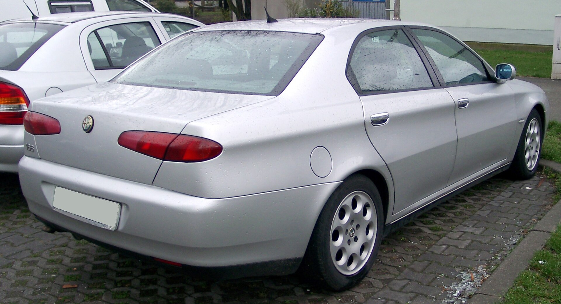 Alfa Romeo 166 saloon, rear view