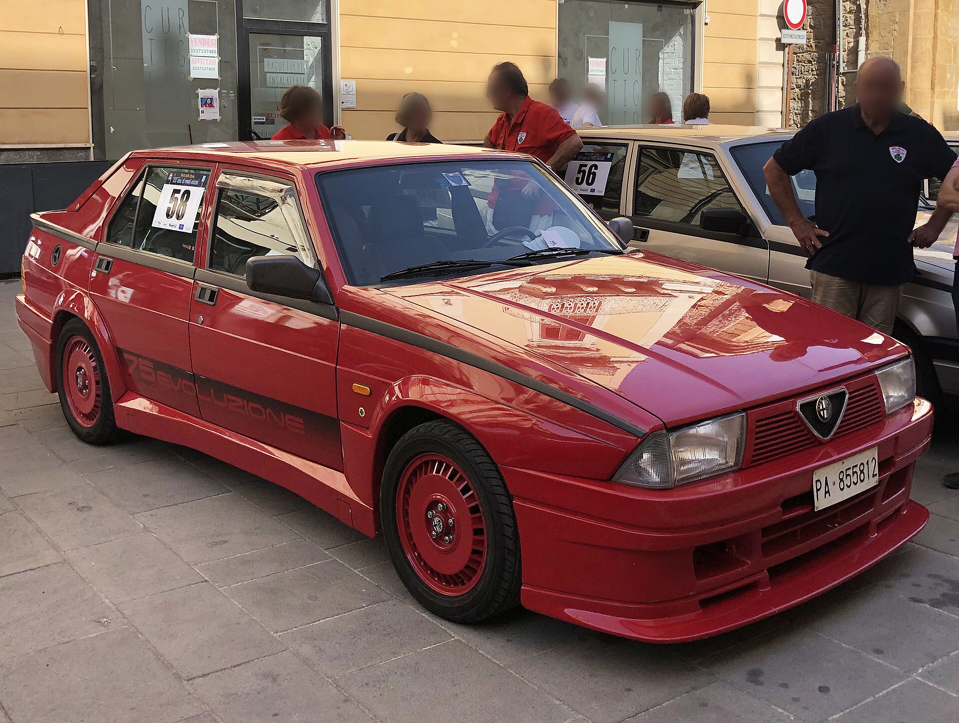 Alfa Romeo 75: the Transaxle Saloon from Arese, Turbo to V6