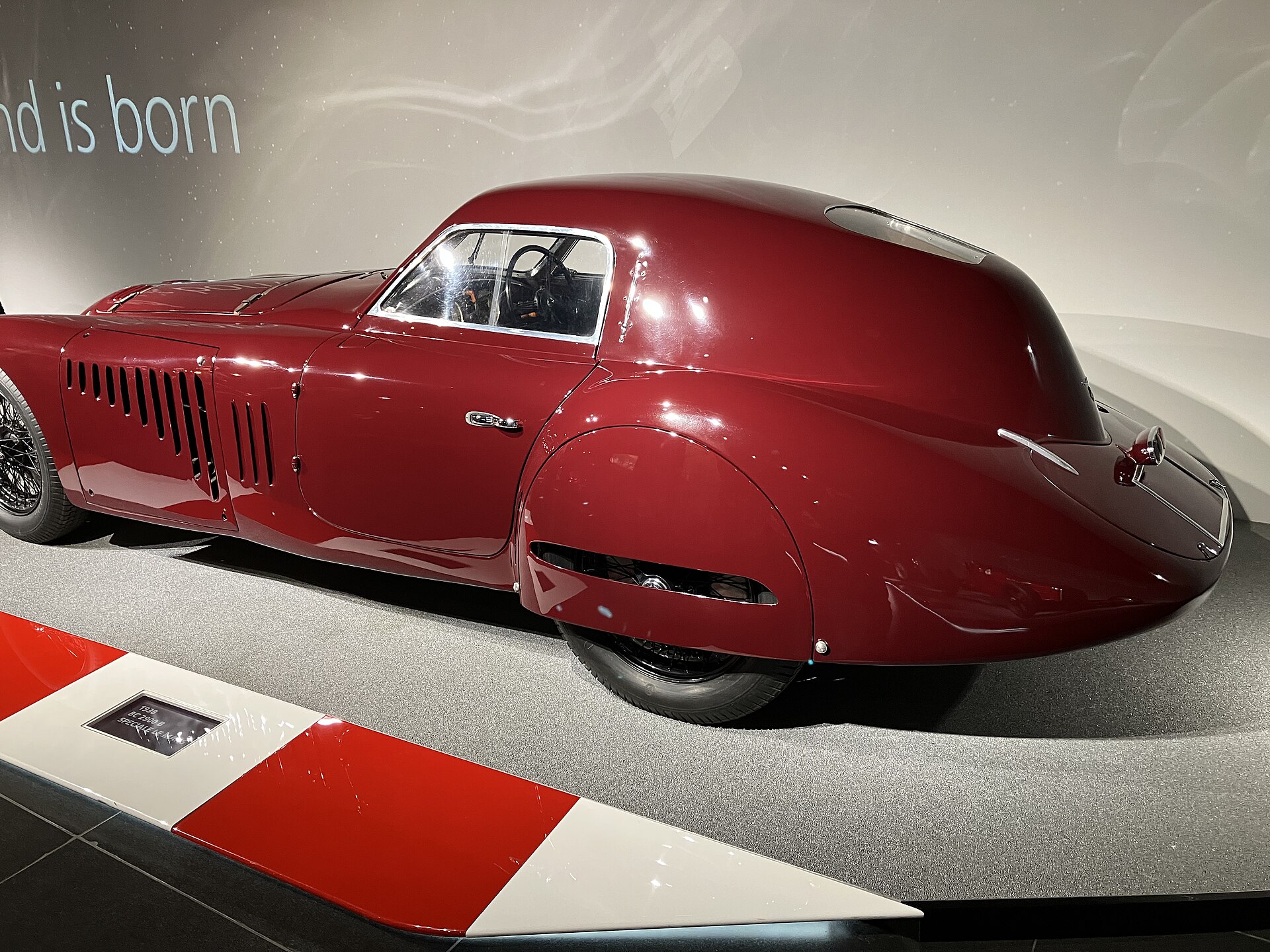 Streamlined Alfa Romeo 8C 2900B Le Mans coupé, side view