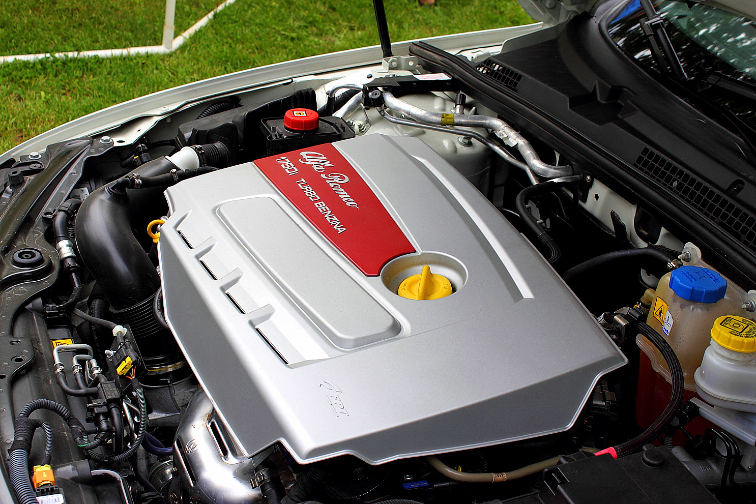 Alfa Romeo 1750 turbo engine