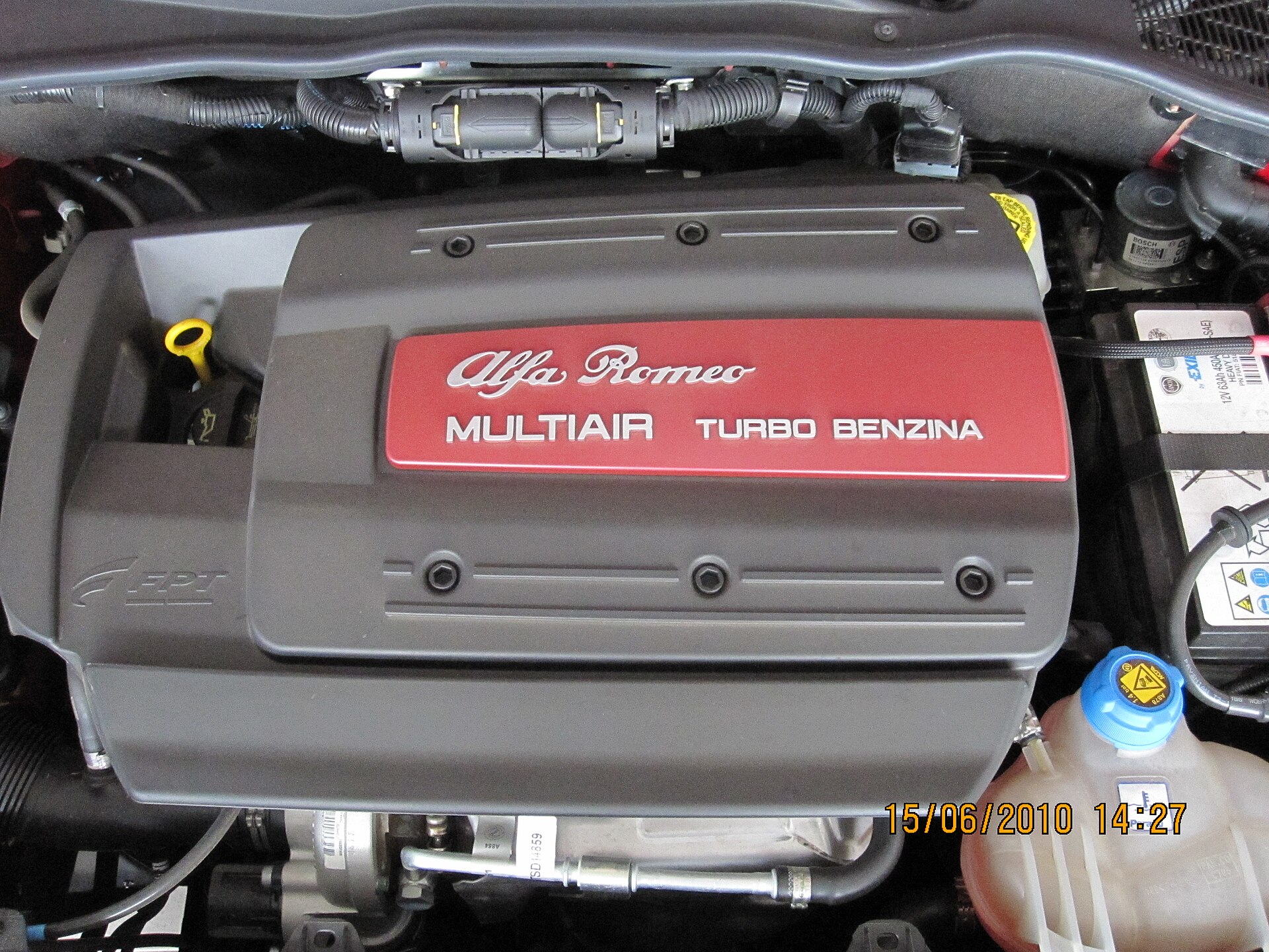 Engine bay of an Alfa Romeo MiTo with the MultiAir turbo engine