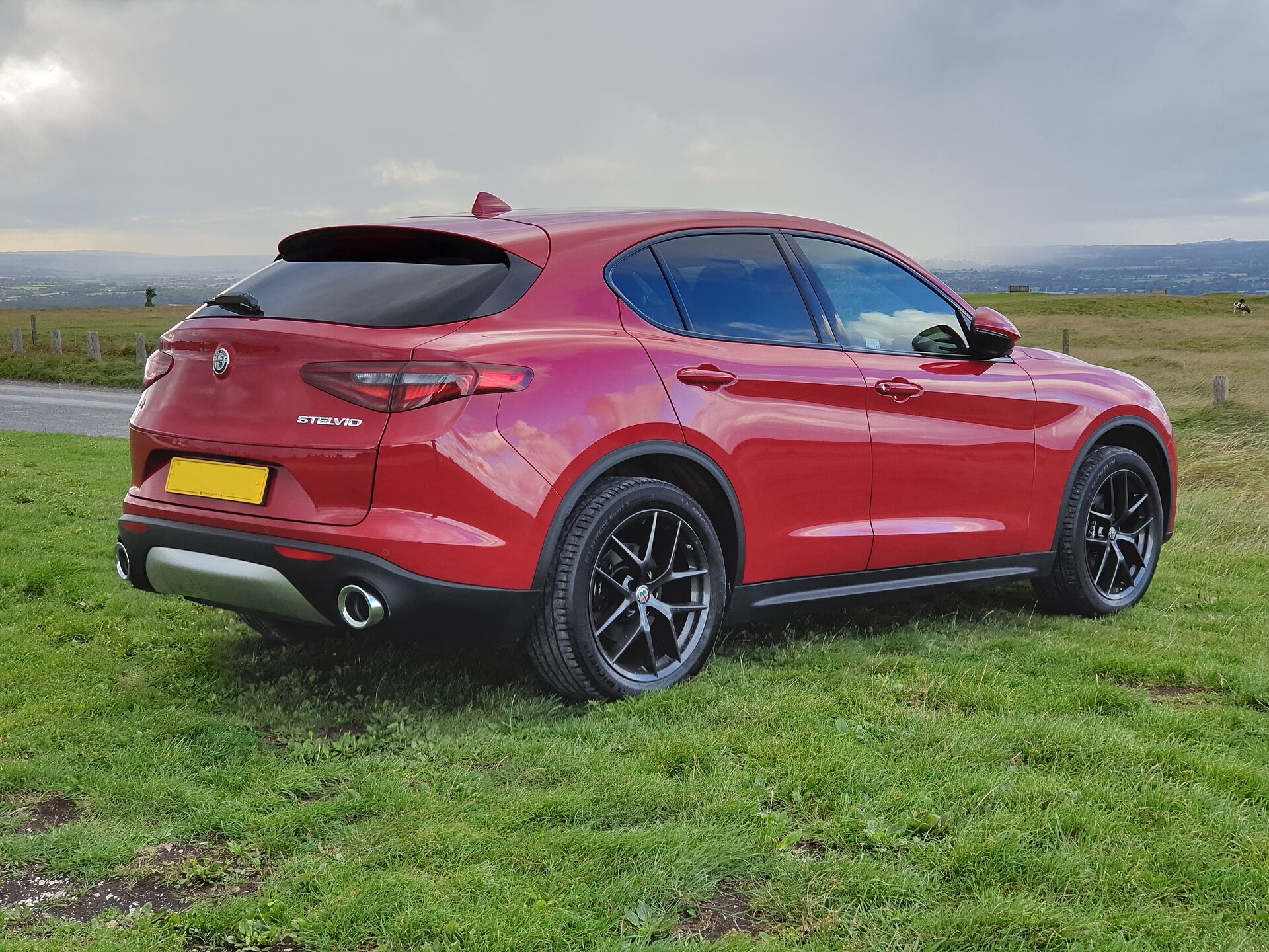 Alfa Romeo Stelvio, rear three-quarter view