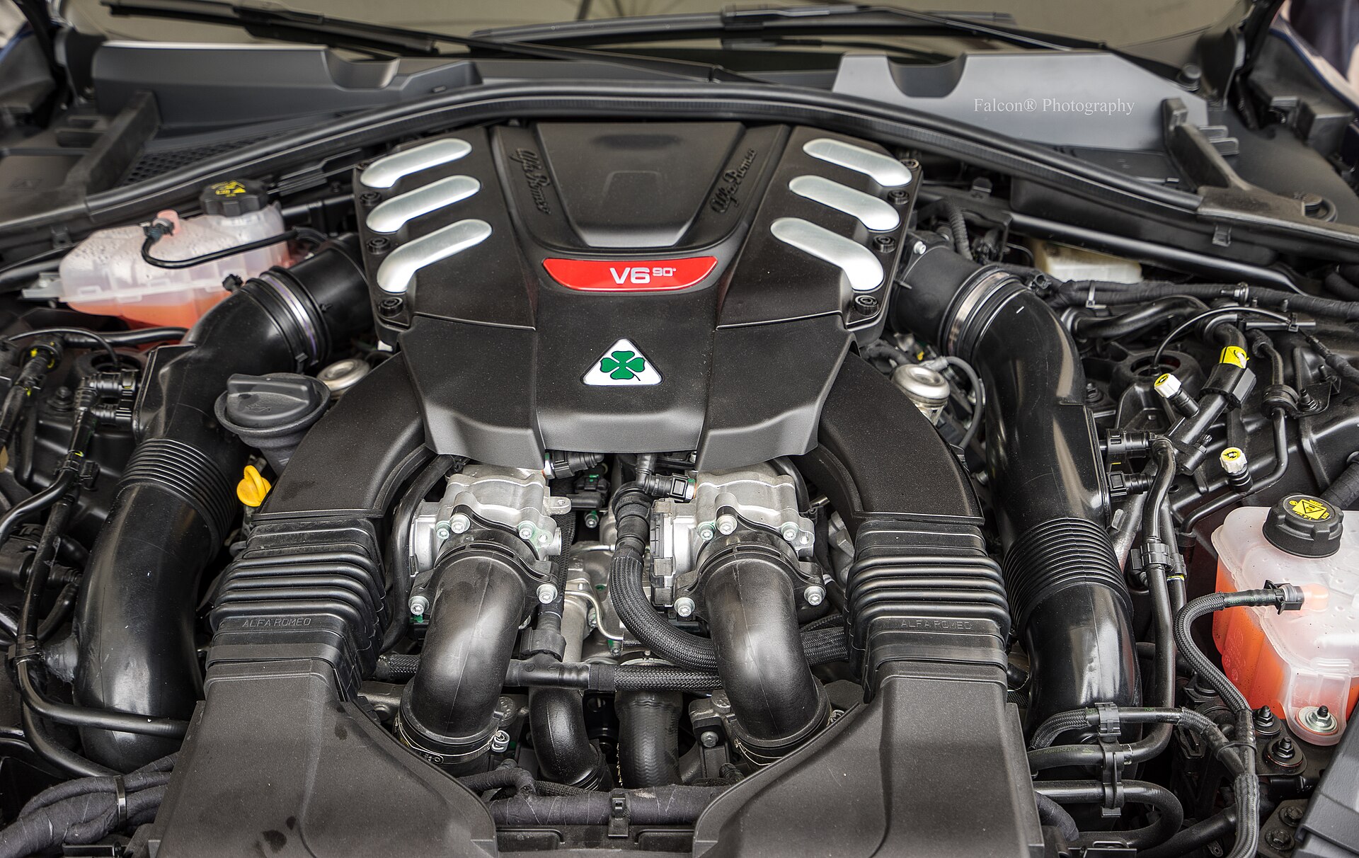 Alfa Romeo 2.9 V6 biturbo Quadrifoglio engine
