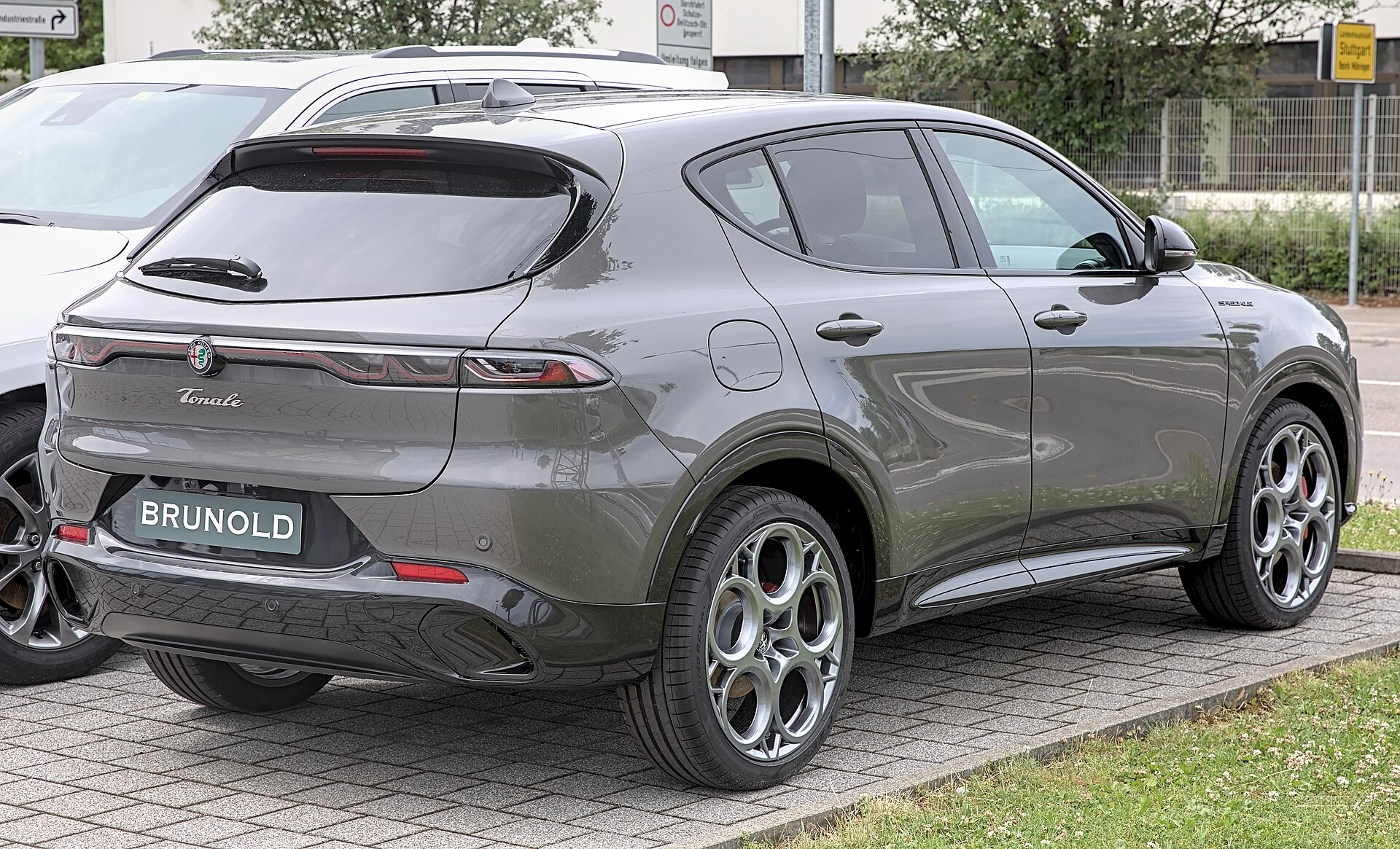 Alfa Romeo Tonale, rear three-quarter view