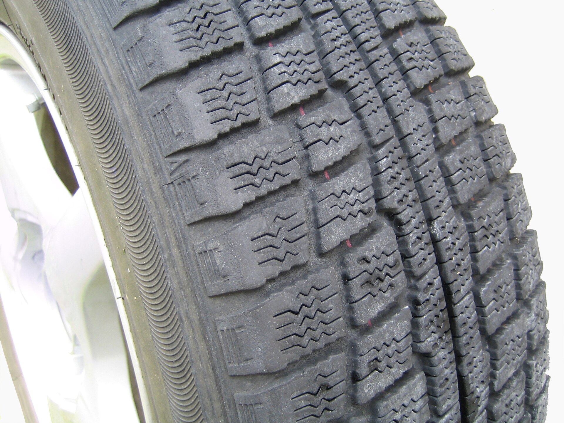 All-Season vs Winter vs Summer Tyres: Which Do You Need?