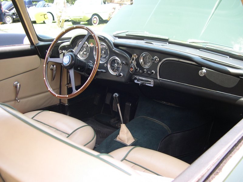 Aston Martin DB4 Series I dashboard and seats