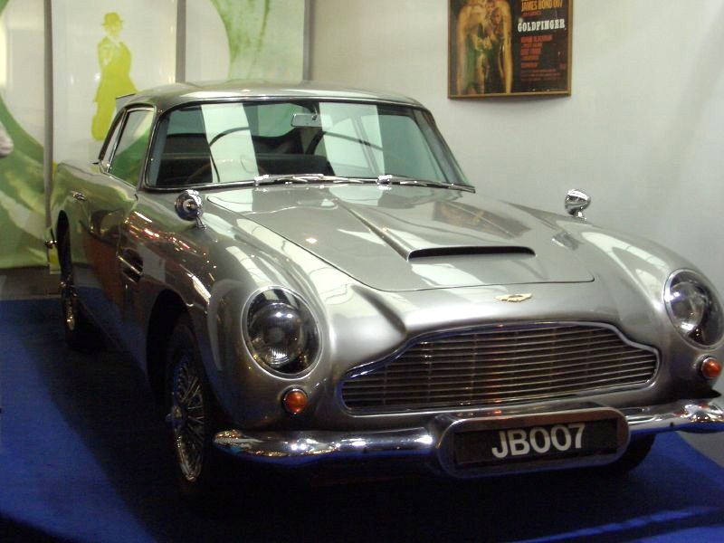 Silver Aston Martin DB5 in James Bond trim