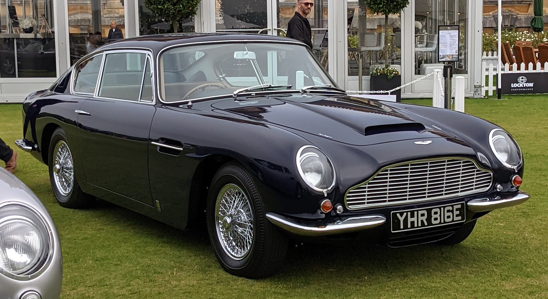 Aston Martin DB6 Vantage