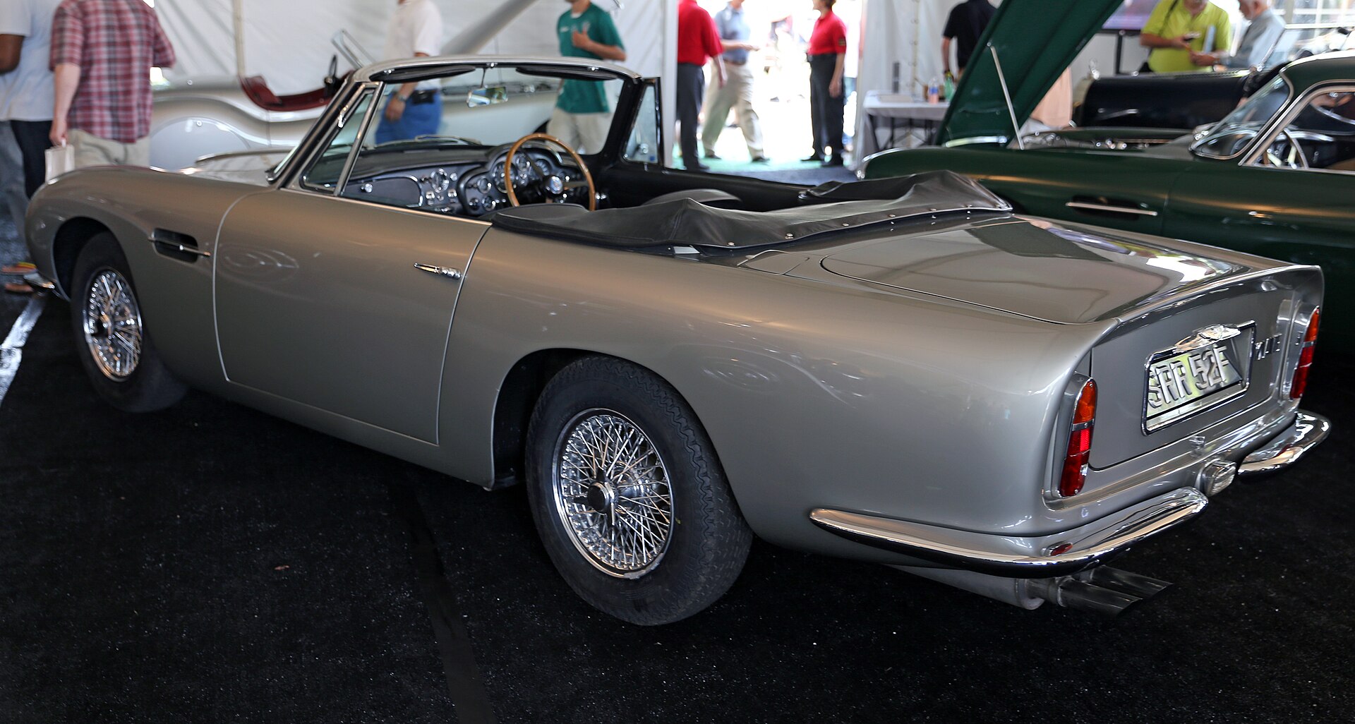 Aston Martin DB6 Volante Vantage