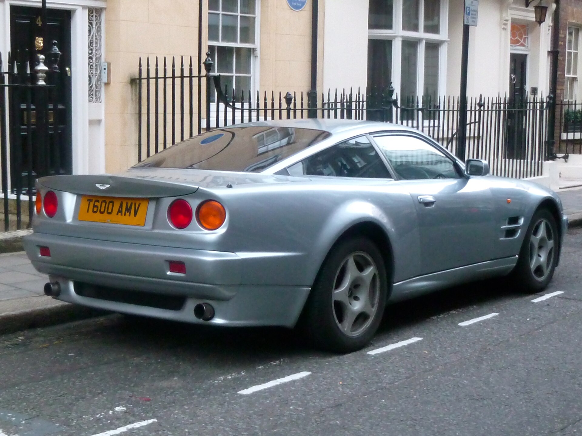 Aston Martin Vantage V600, rear three-quarter view