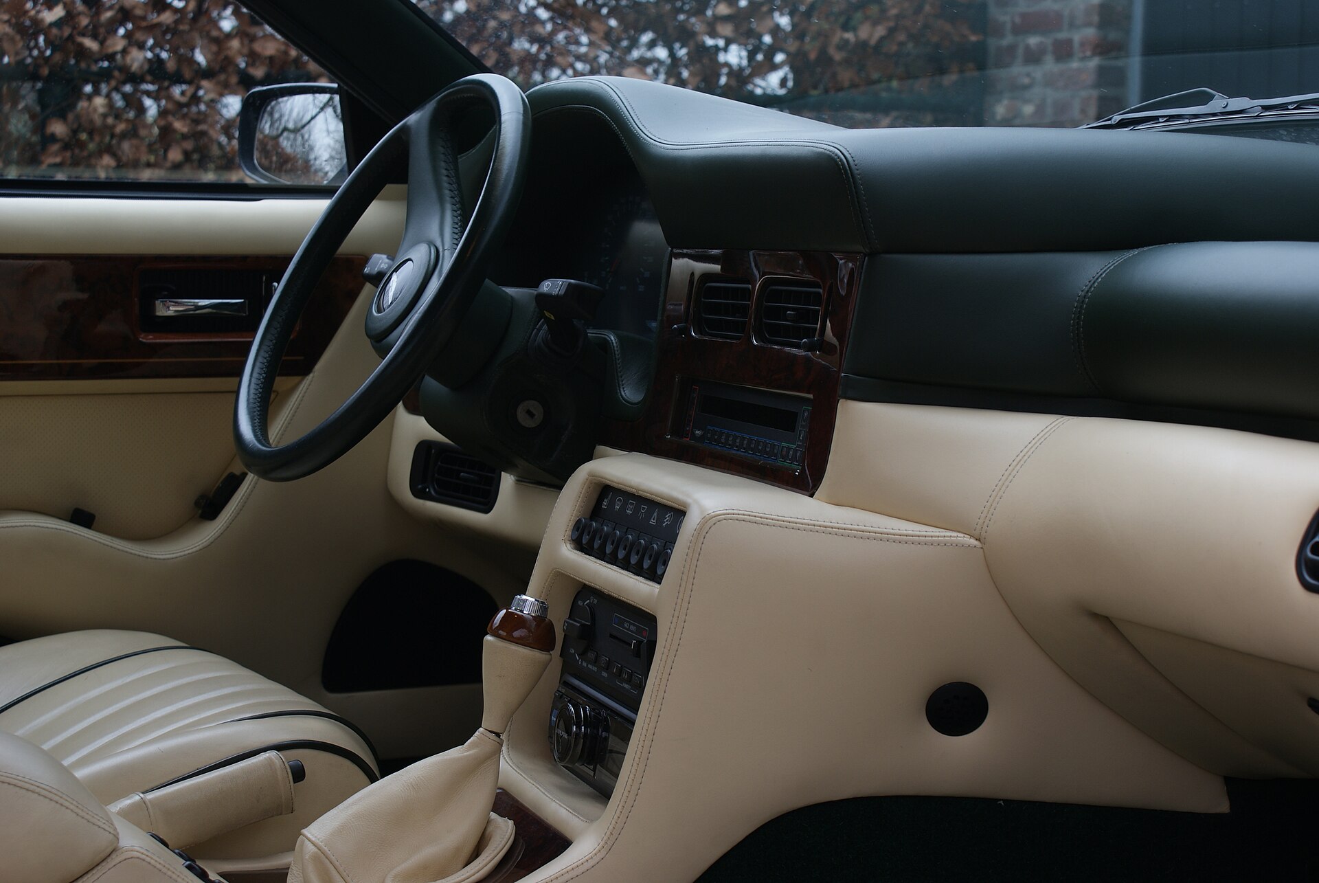 Aston Martin Virage dashboard