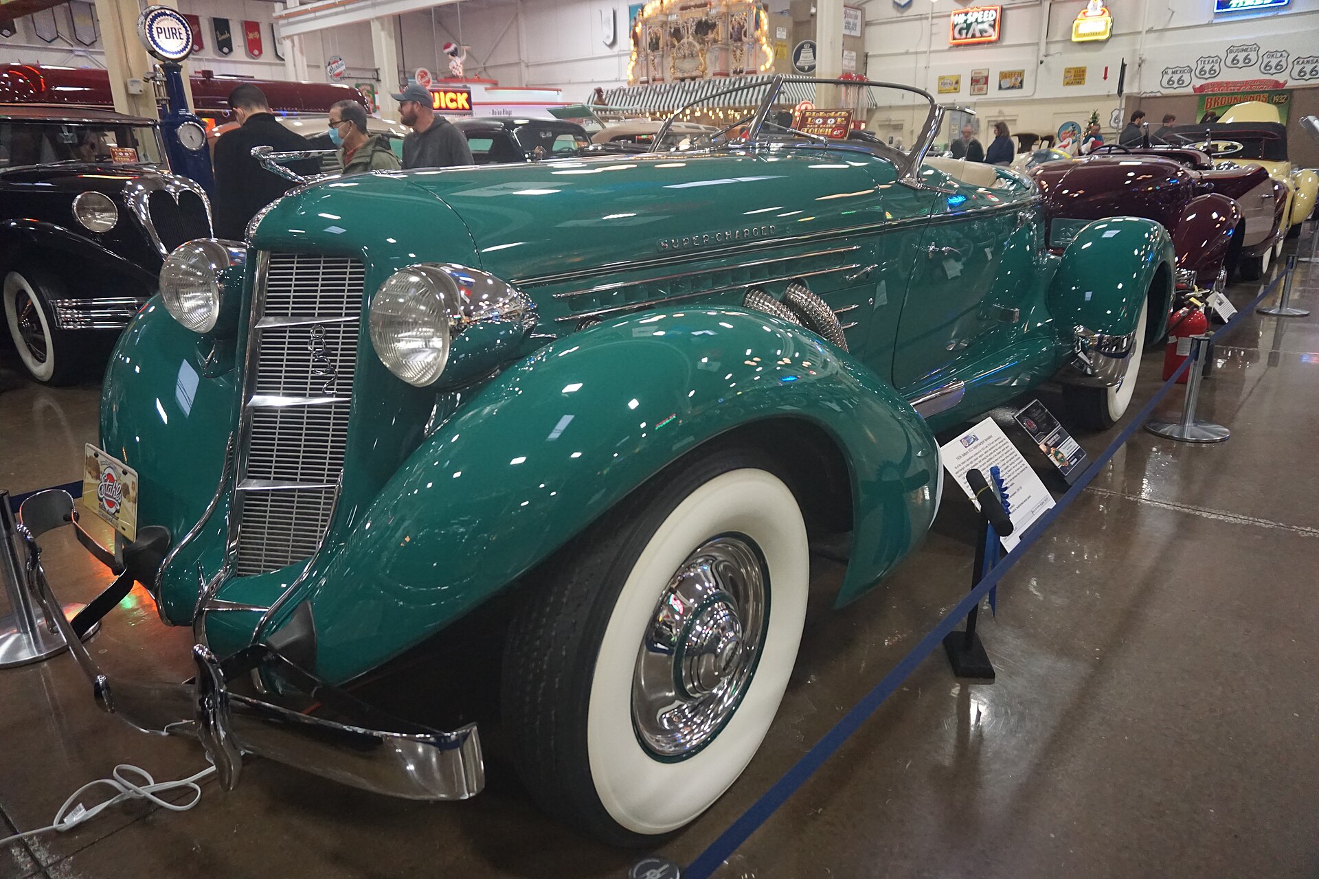 Auburn 852 Supercharged Speedster with external exhaust pipes