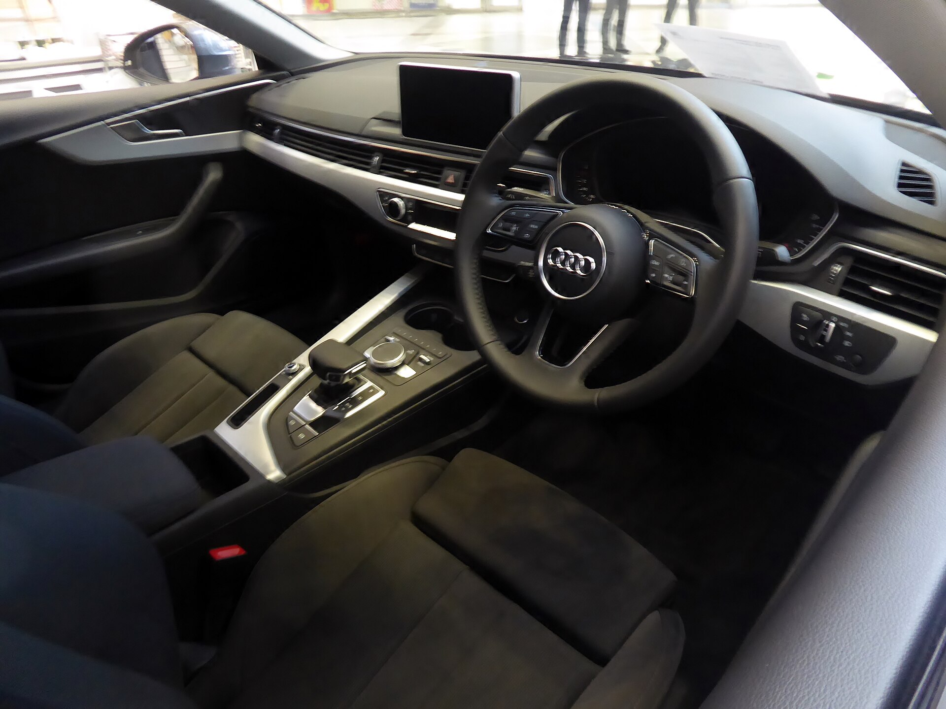 Dashboard and front seats of an Audi A5 Sportback F5