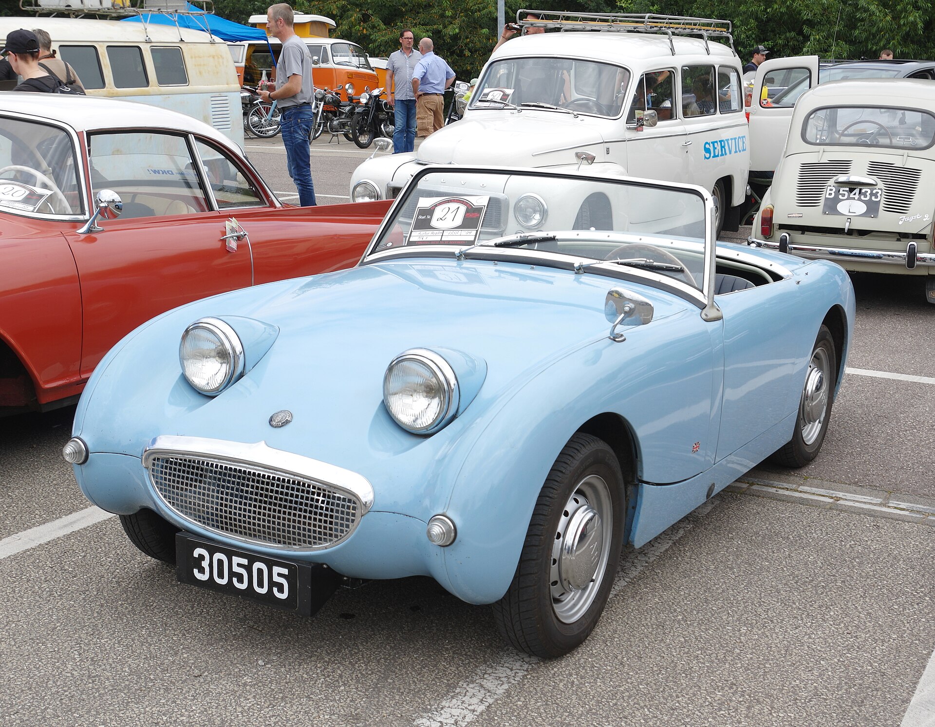 Austin-Healey Sprite Mark I Frogeye with headlamps on the bonnet