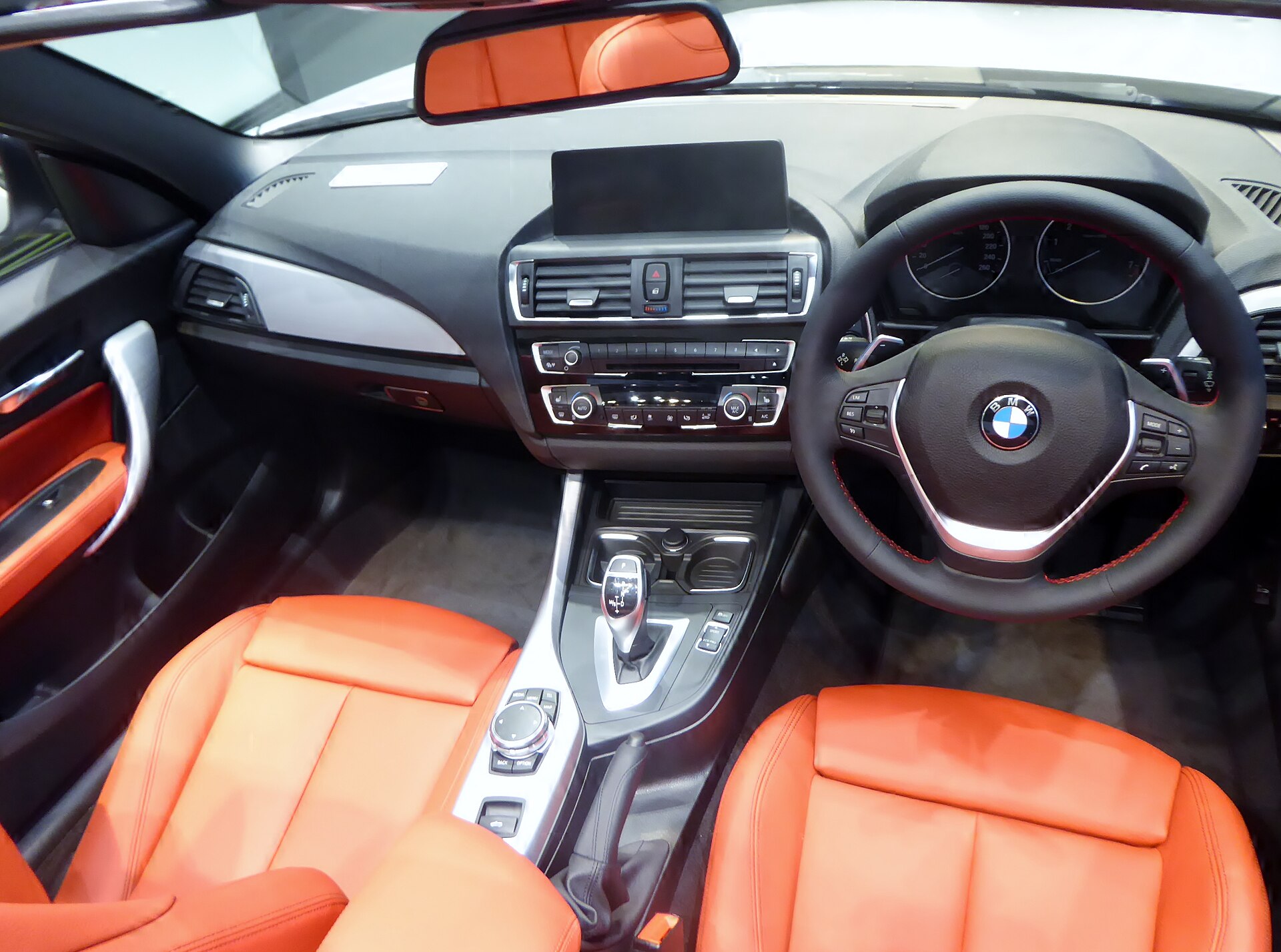 Dashboard of the BMW 2 Series Convertible F23