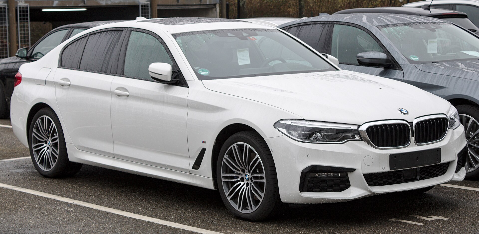 BMW 530e G30 saloon, front three-quarter view