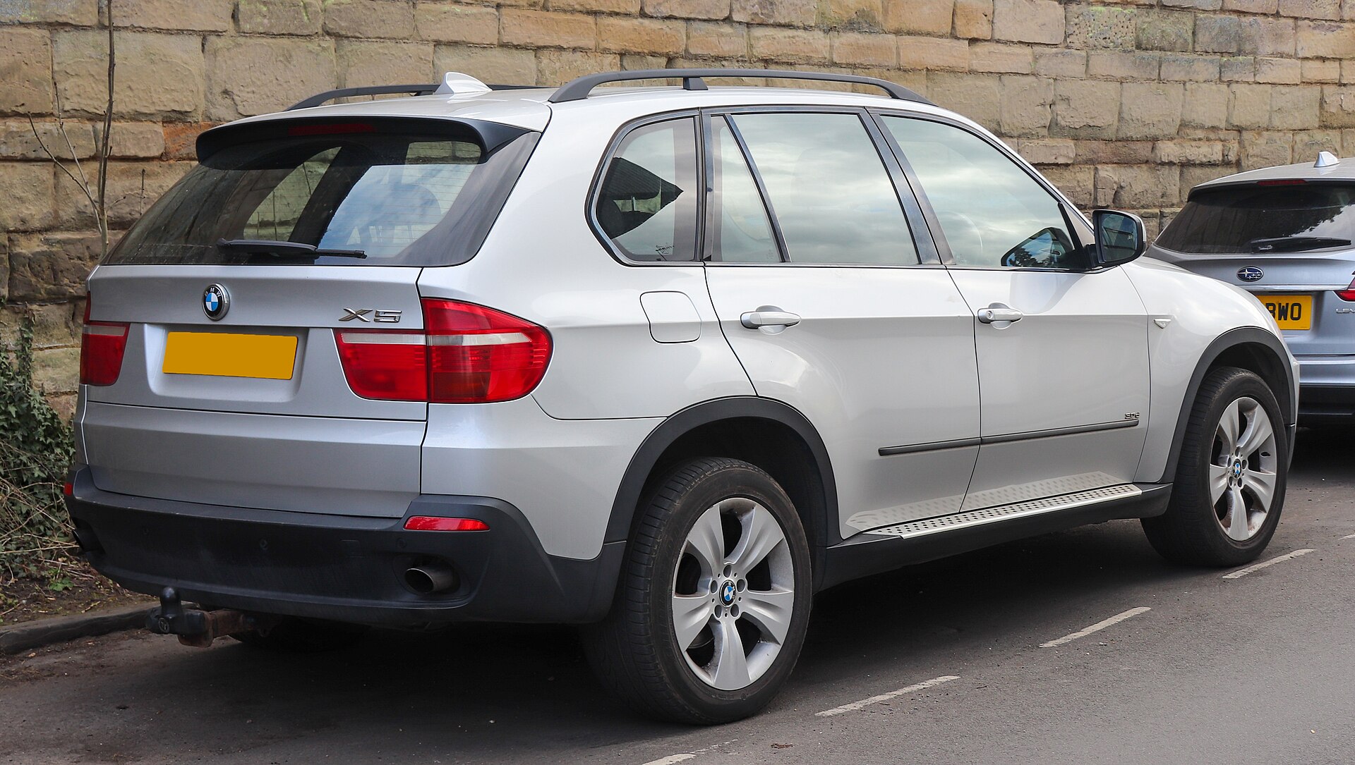 BMW X5 E70, rear three-quarter view