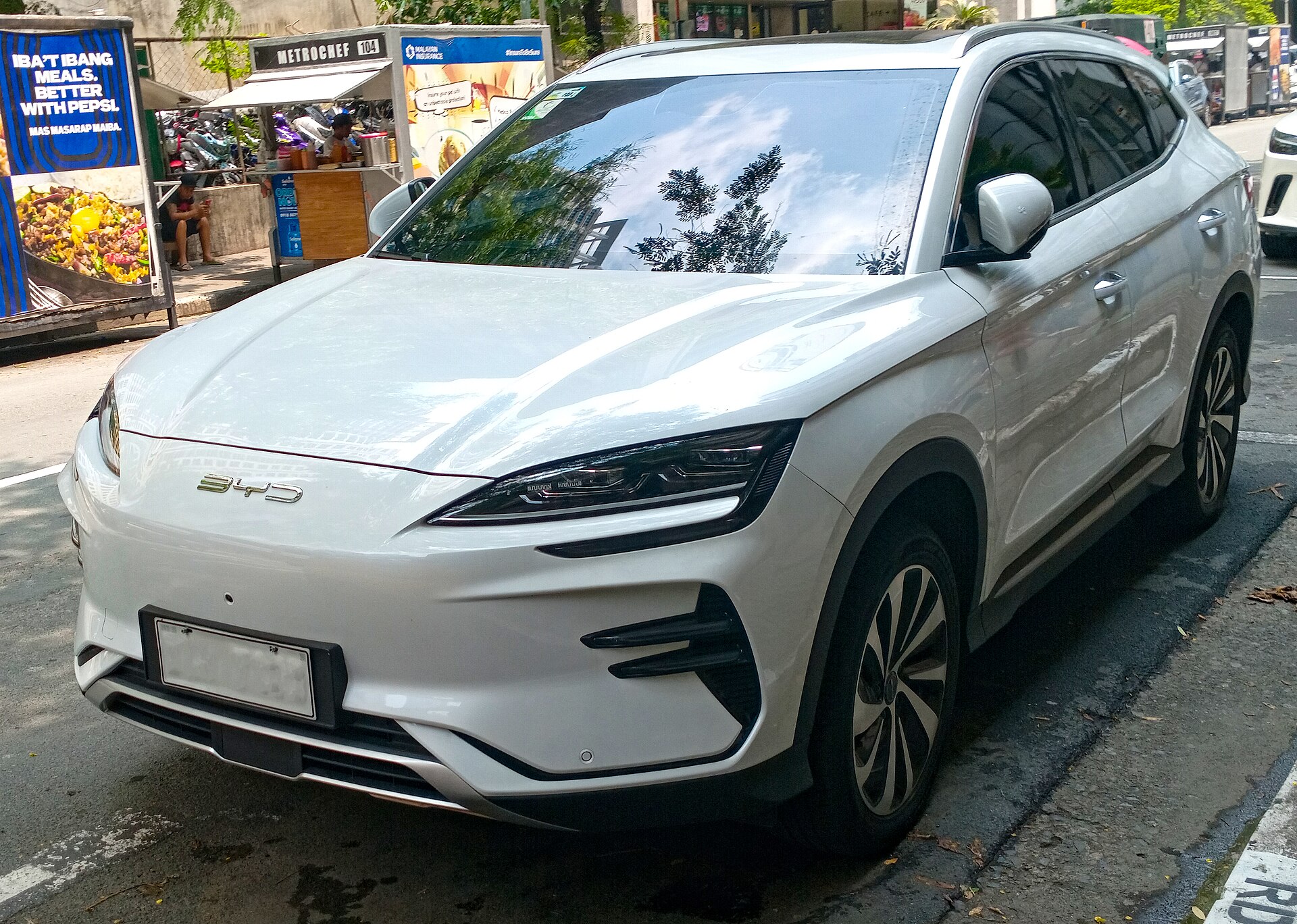 BYD Seal U electric SUV, front three-quarter view