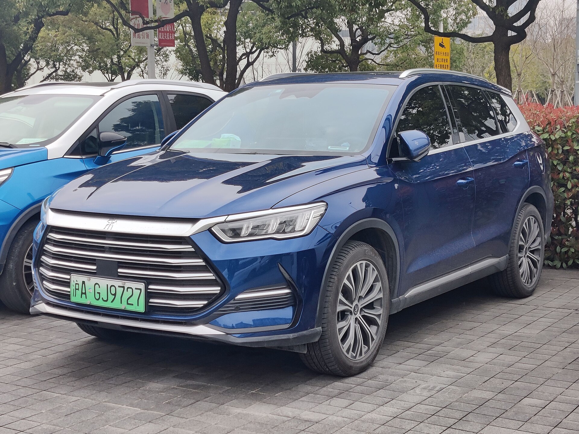 BYD Song Pro DM-i, front three-quarter view