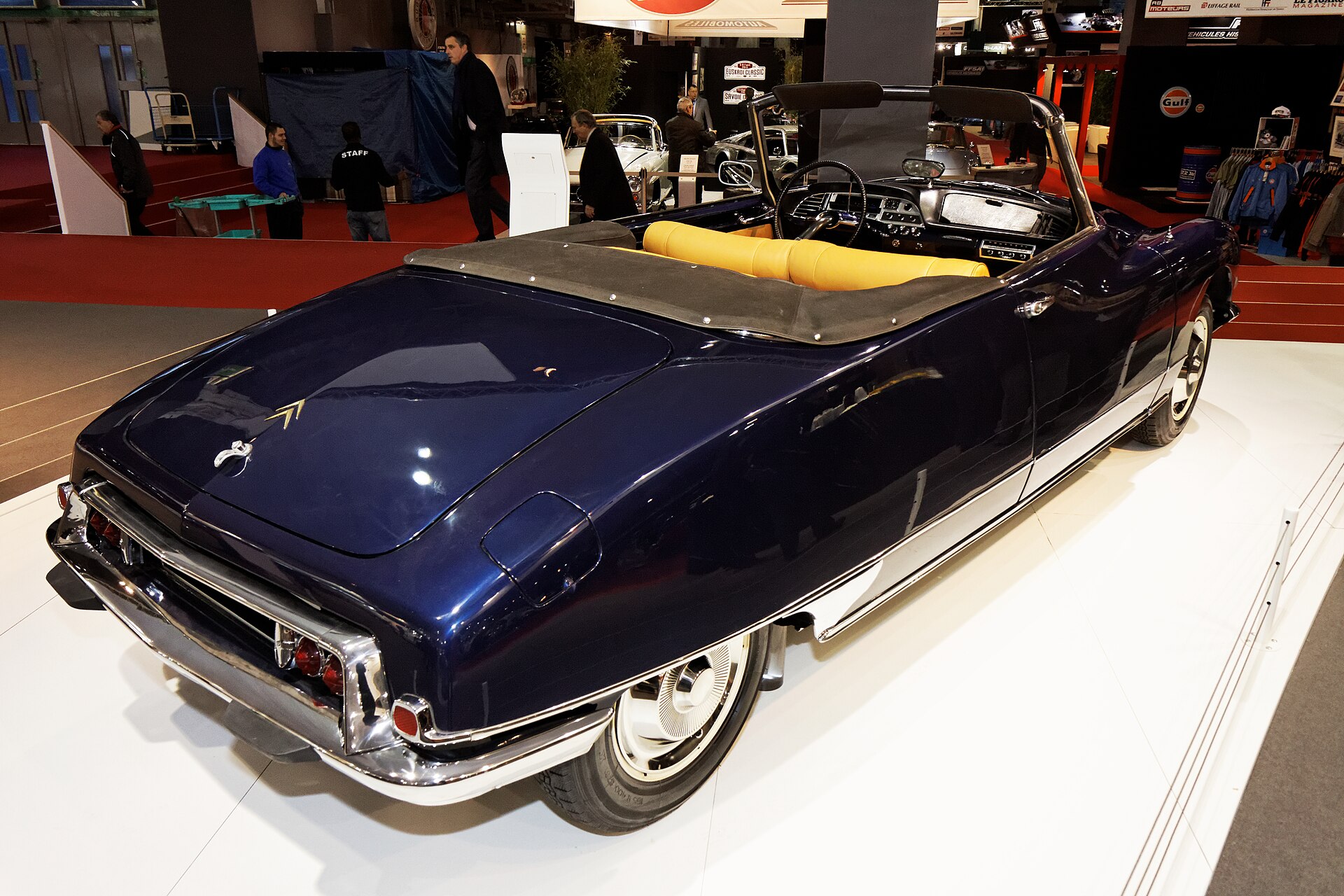 Citroën DS 19 of 1964 at Rétromobile
