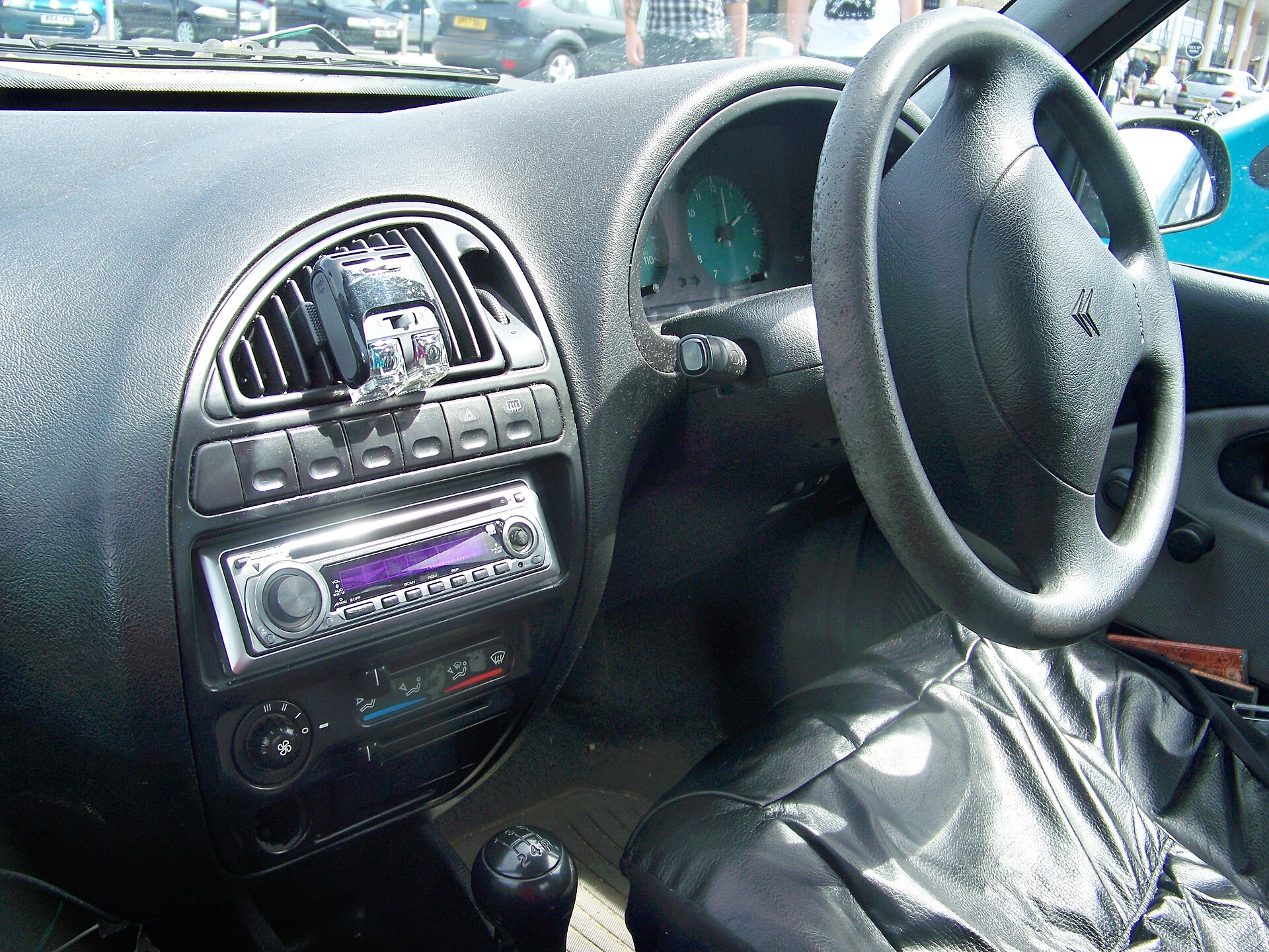 Citroën Saxo interior and dashboard