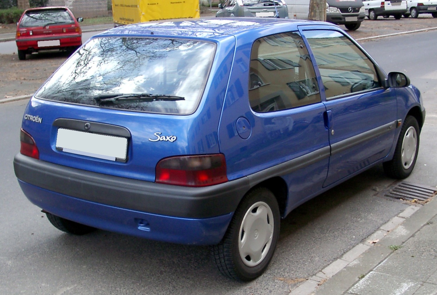 Citroën Saxo hatchback from behind