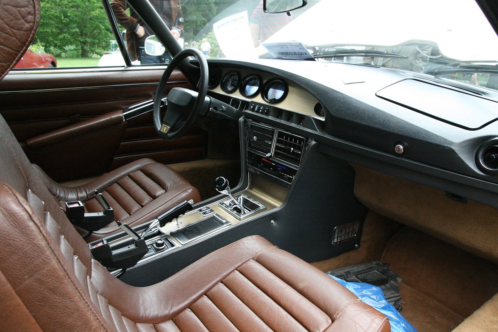 Interior of a Citroën SM with brown upholstery
