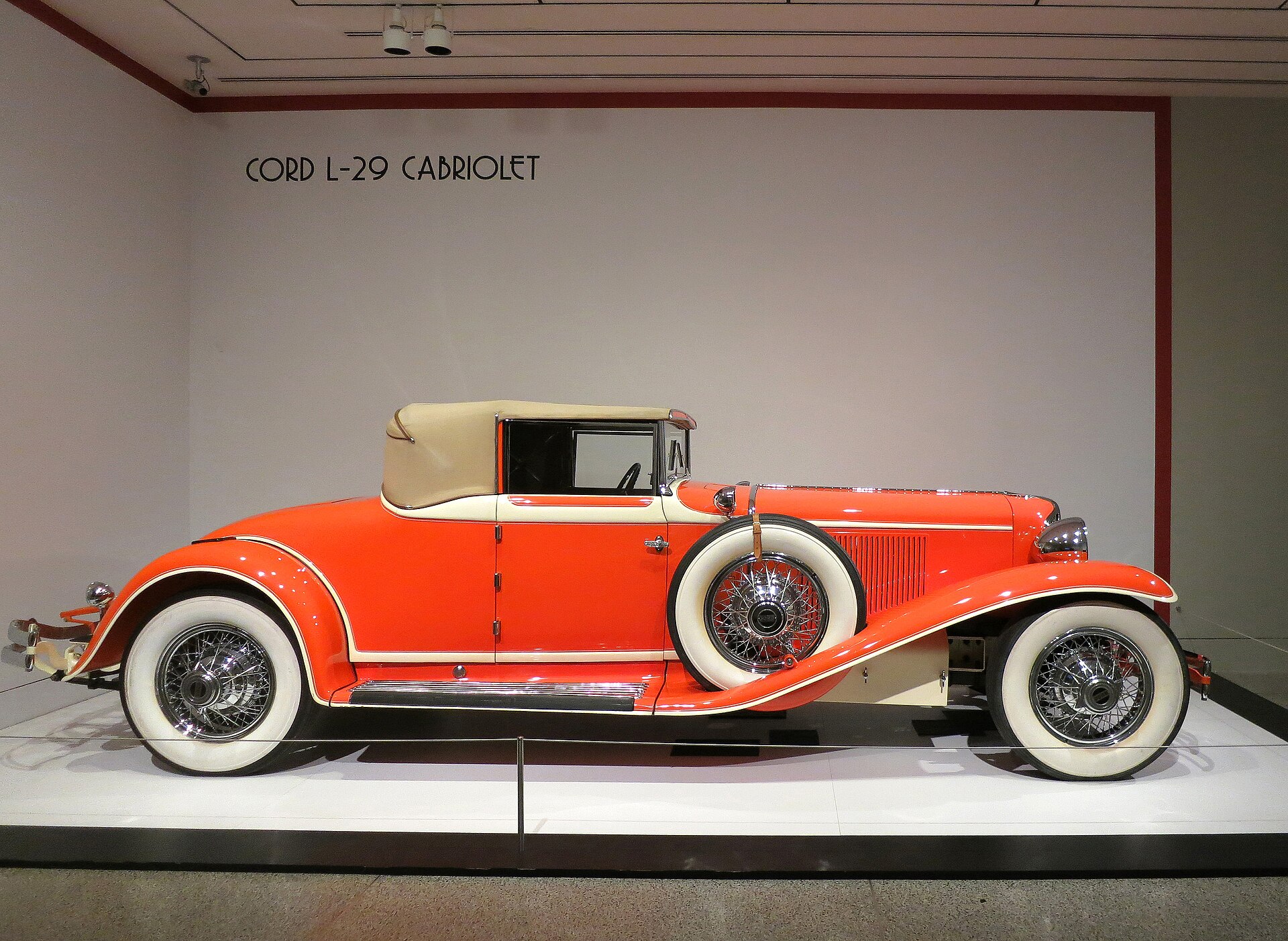 Cord L-29 cabriolet, side profile