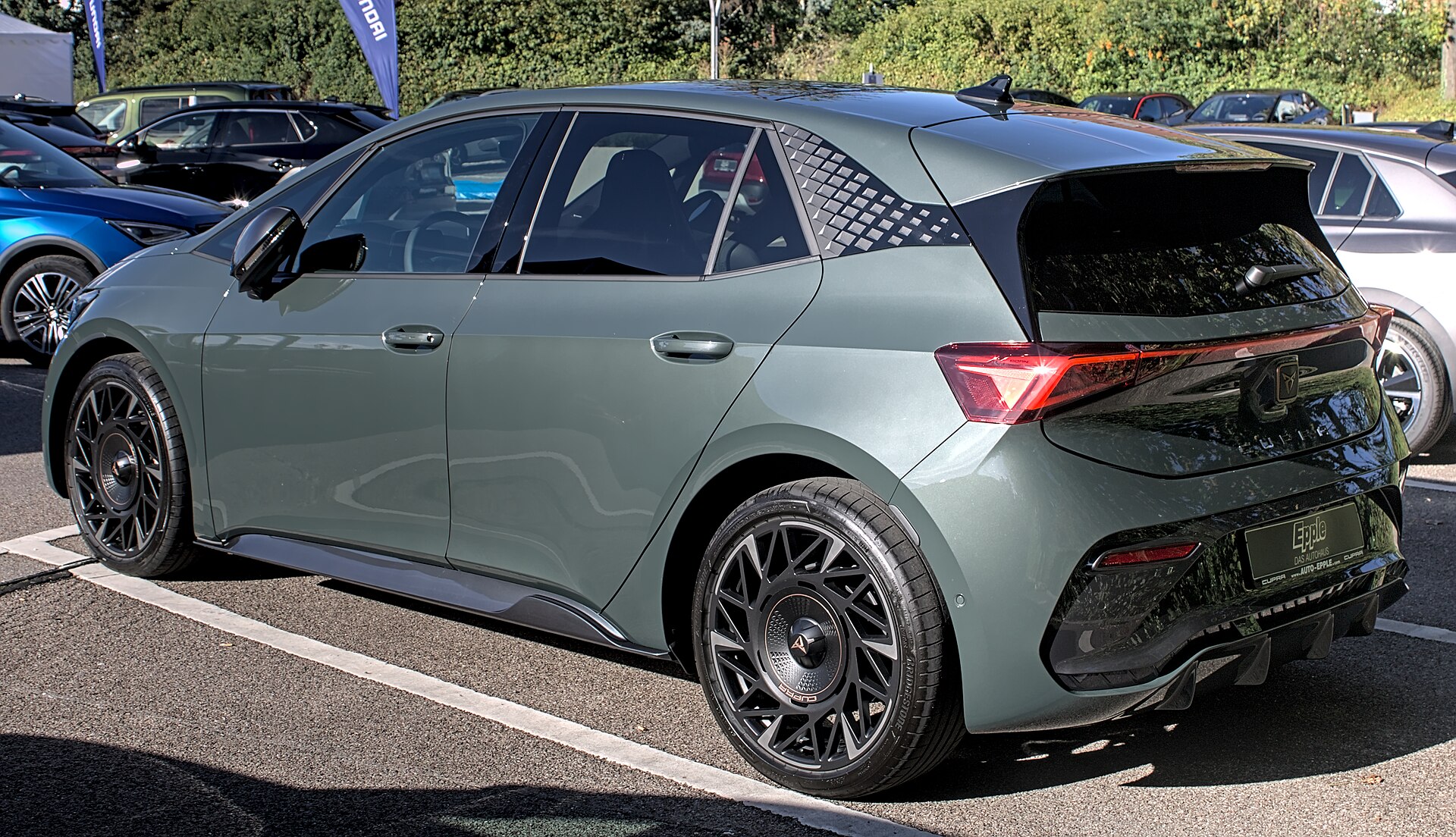 Cupra Born VZ, front three-quarter view
