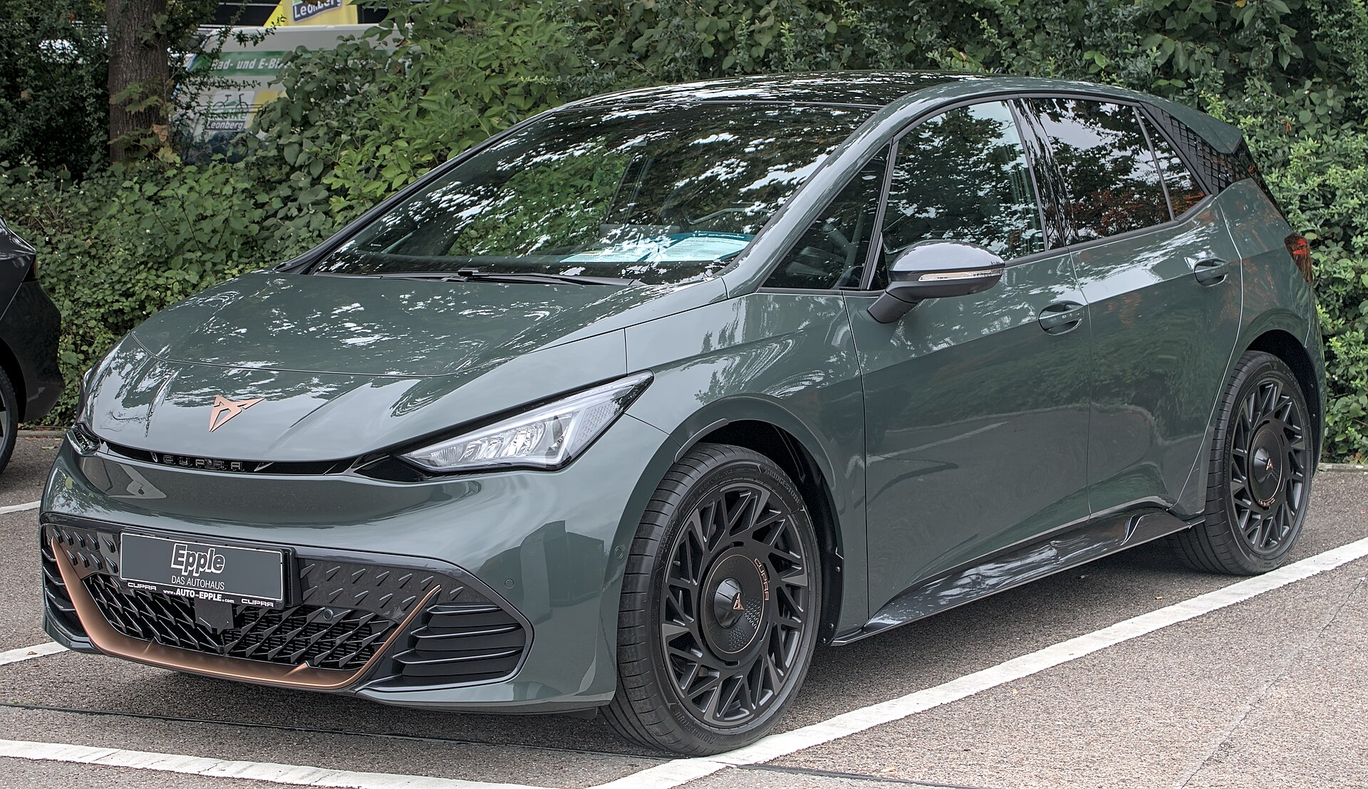 Cupra Born VZ, rear three-quarter view