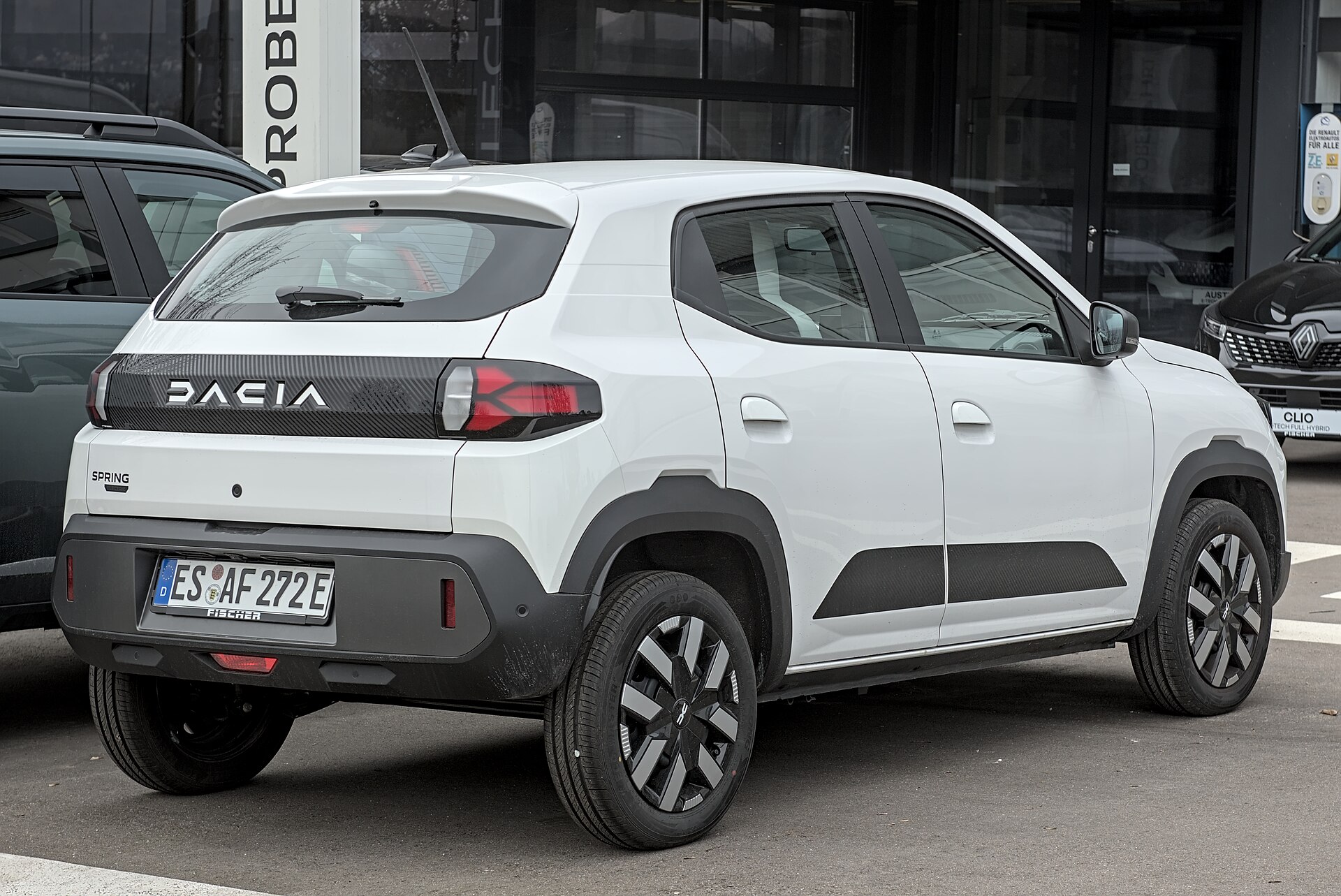 Dacia Spring 2024, rear three-quarter view