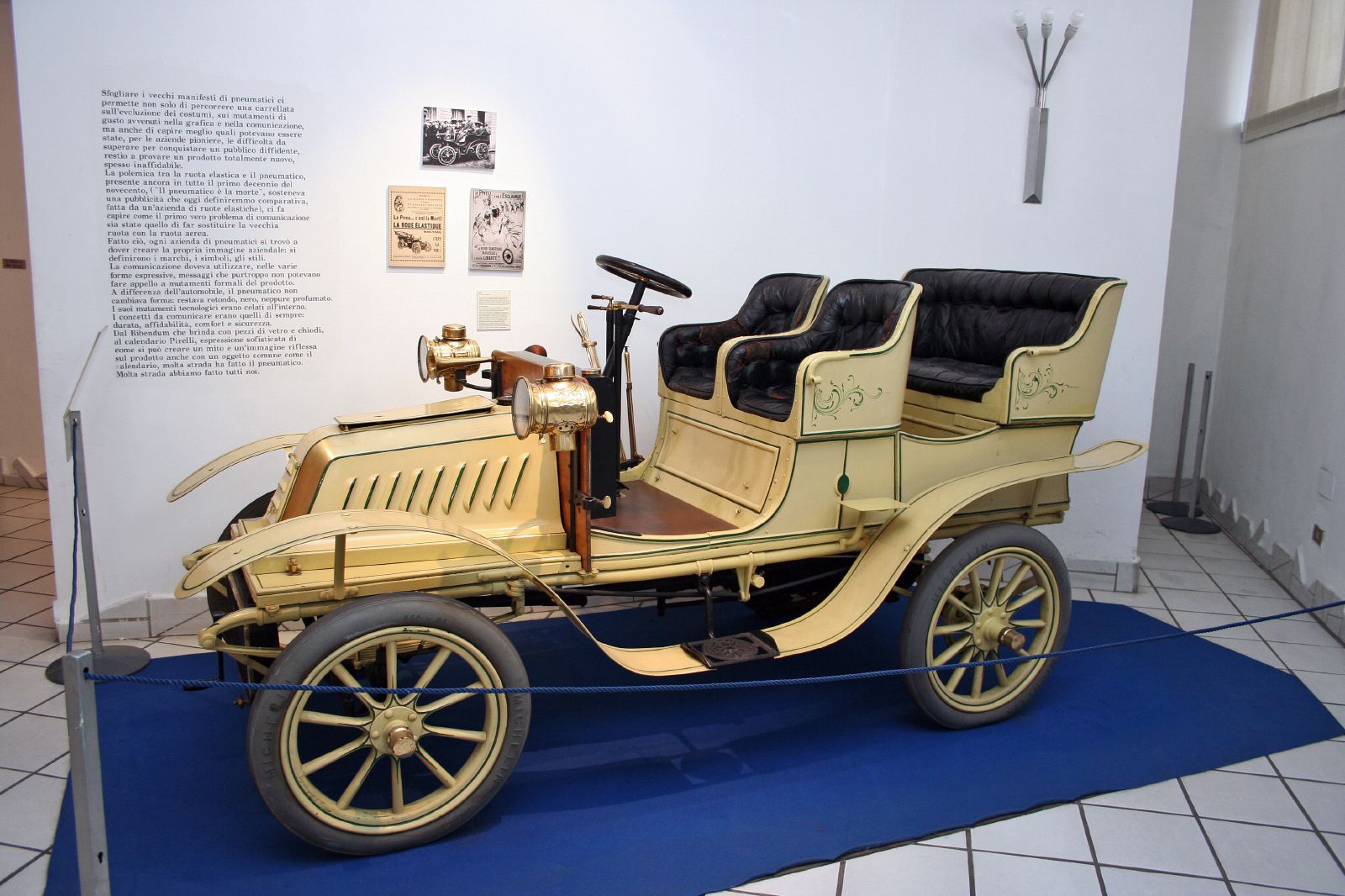 Early De Dion-Bouton 8 HP open car