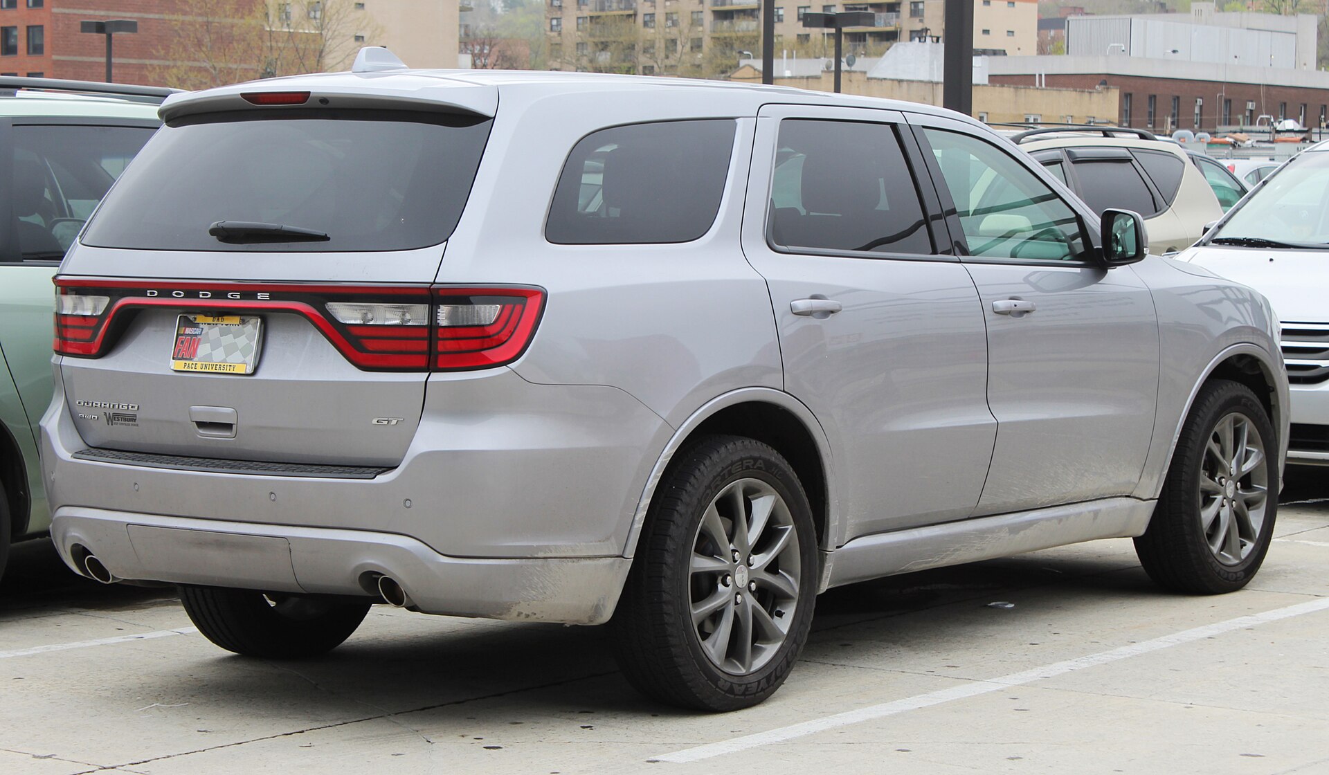 Dodge Durango GT, rear three-quarter view