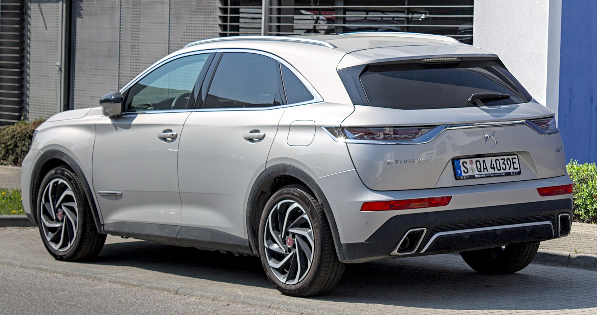 DS 7 Crossback E-Tense SUV, side view