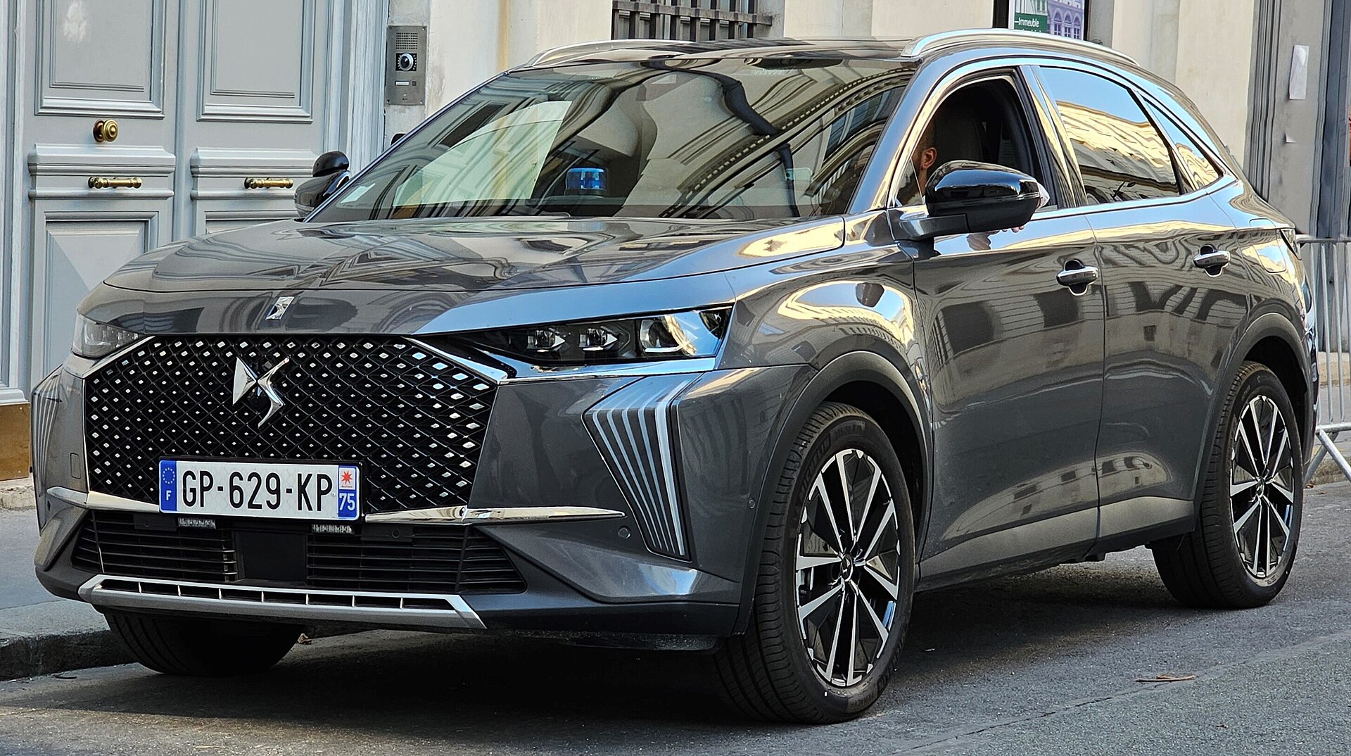 Grey facelifted DS 7 E-Tense SUV, front view