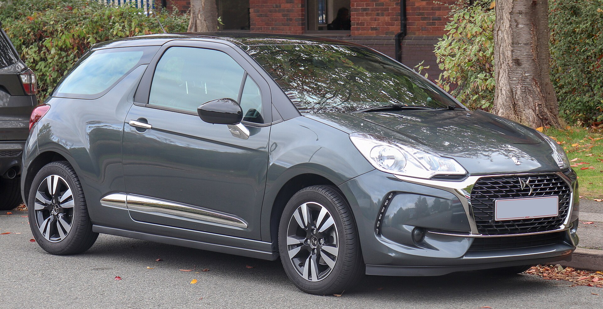2017 DS 3 three-door hatchback, front view