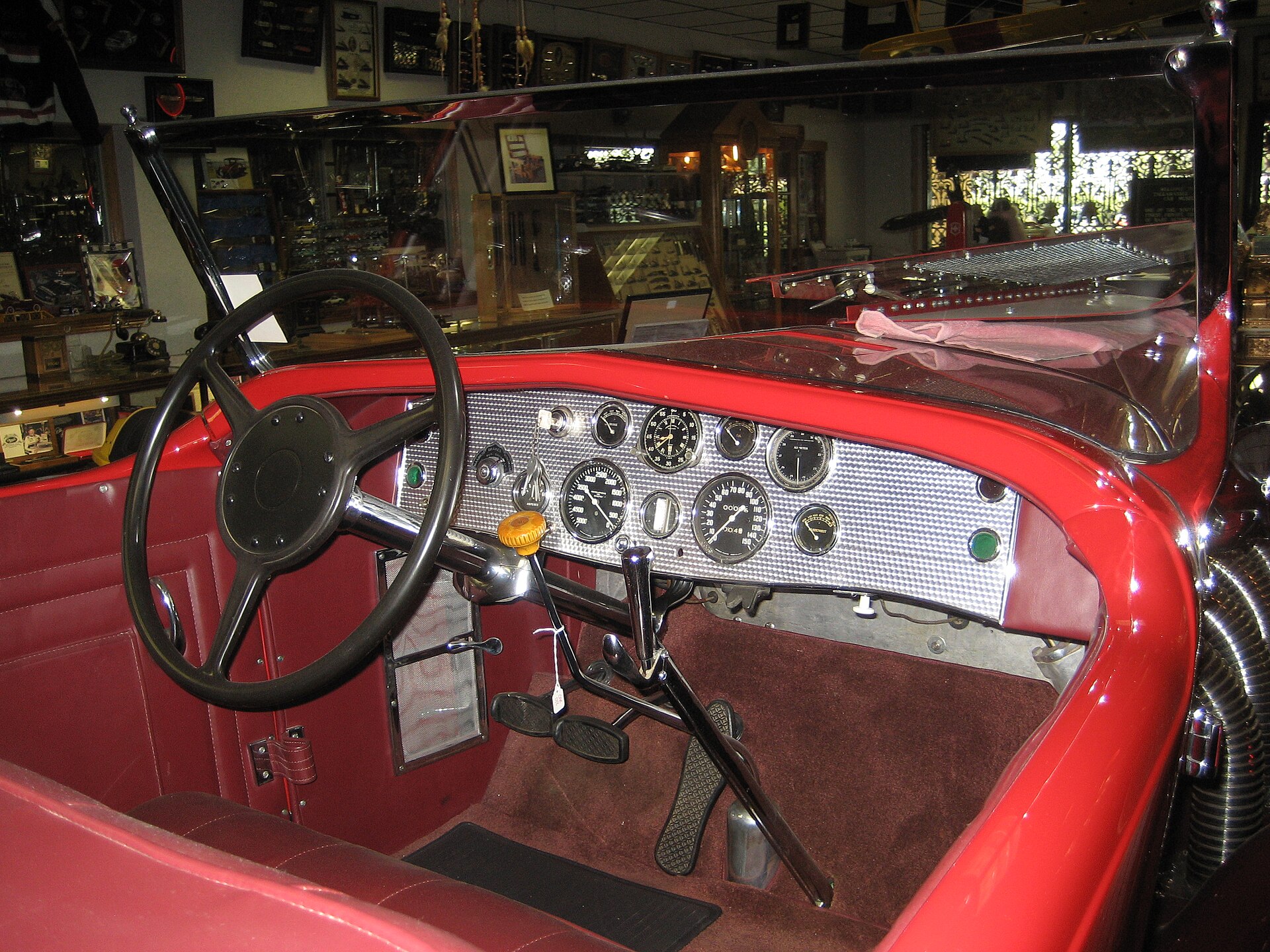 Instrument panel of a Duesenberg Model J