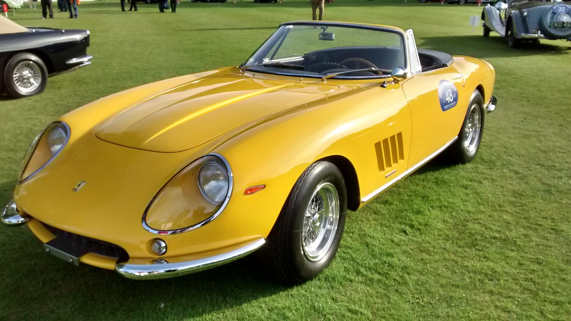 Ferrari 275 GTS/4 NART Spyder side view