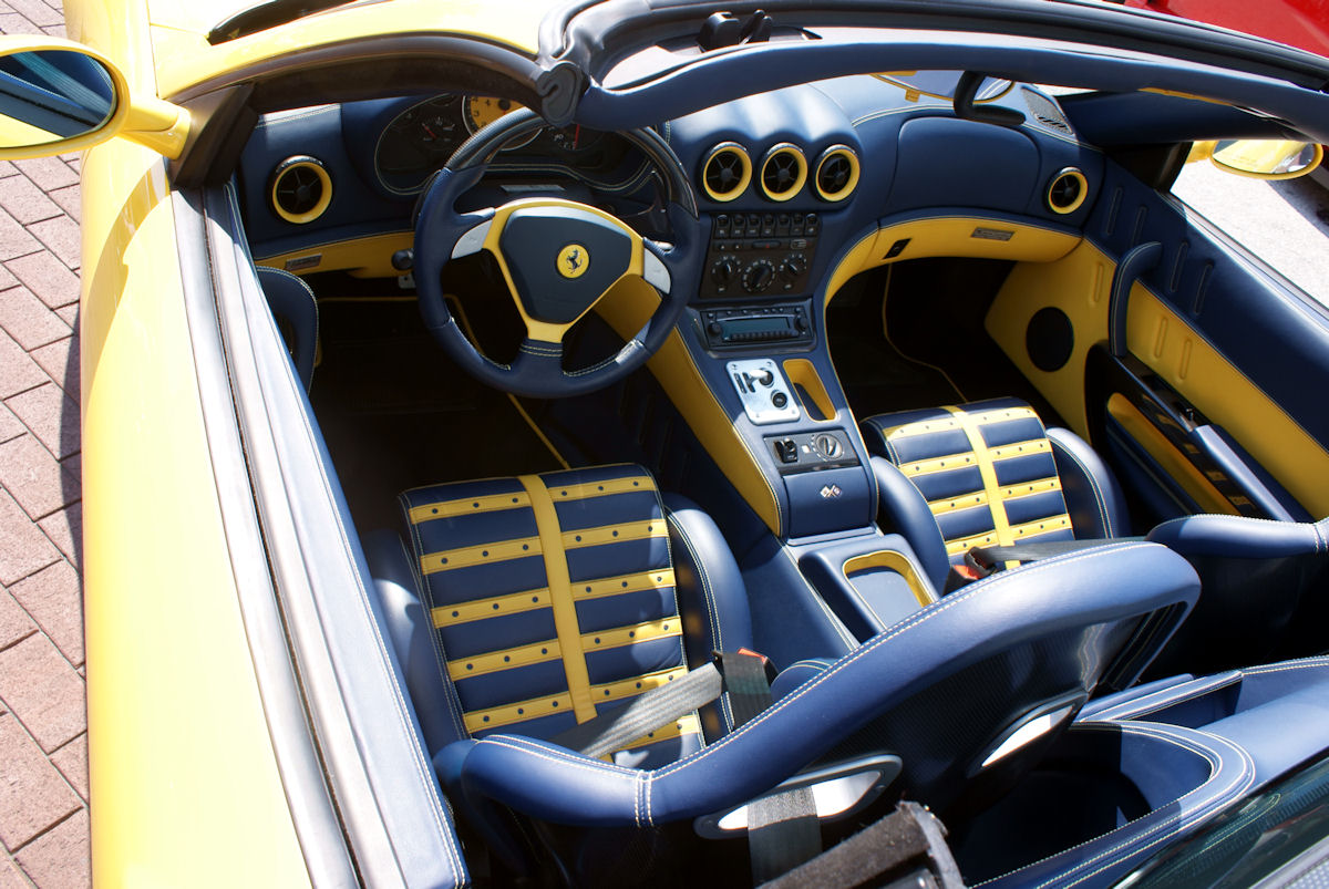 Ferrari 575 Superamerica interior and dashboard