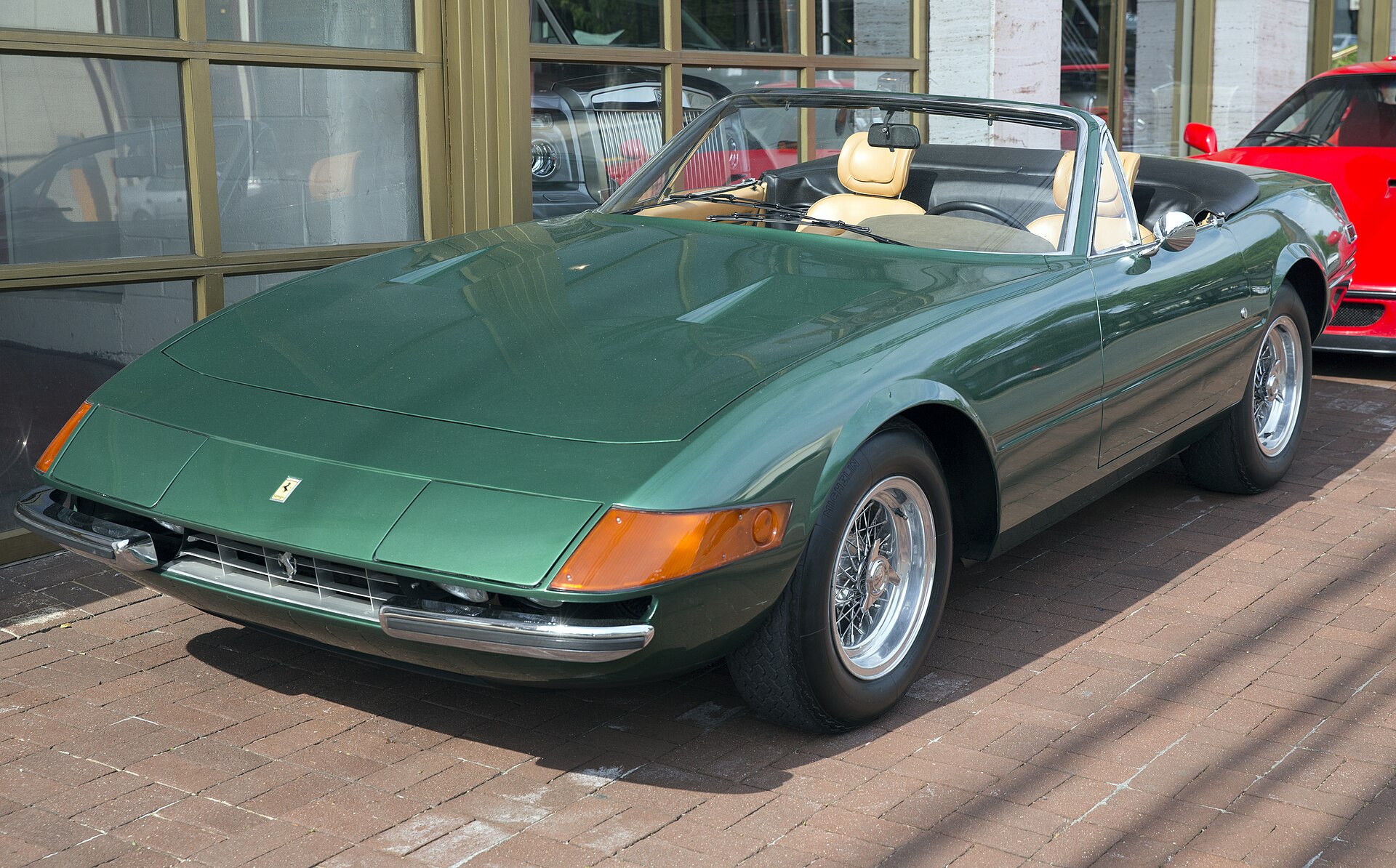 Green Ferrari 365 GTS/4 Daytona Spider, front three-quarter view
