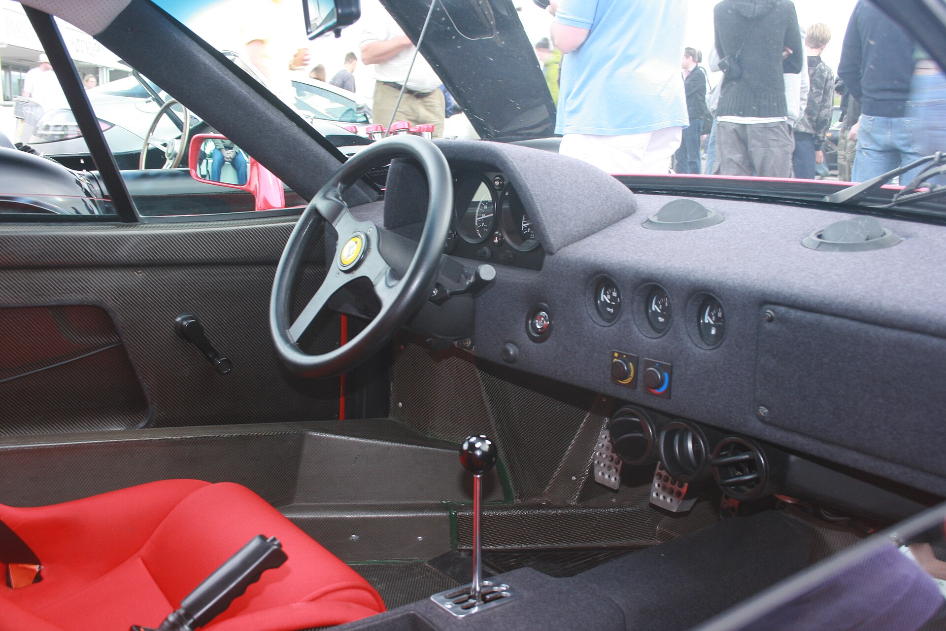 Ferrari F40 interior and dashboard