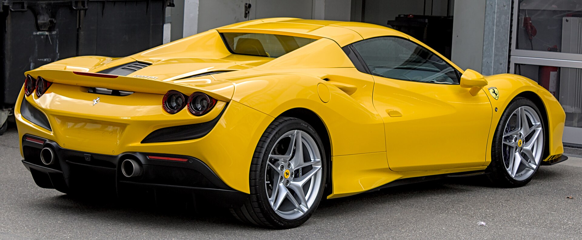 Ferrari F8 Spider, side view