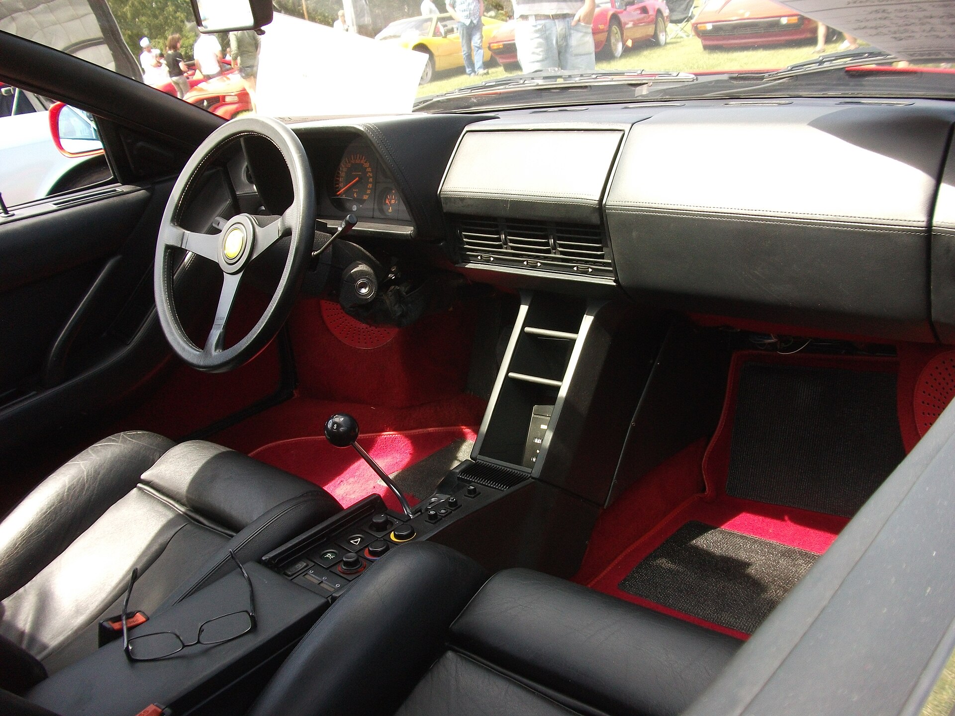 Ferrari Testarossa interior and dashboard